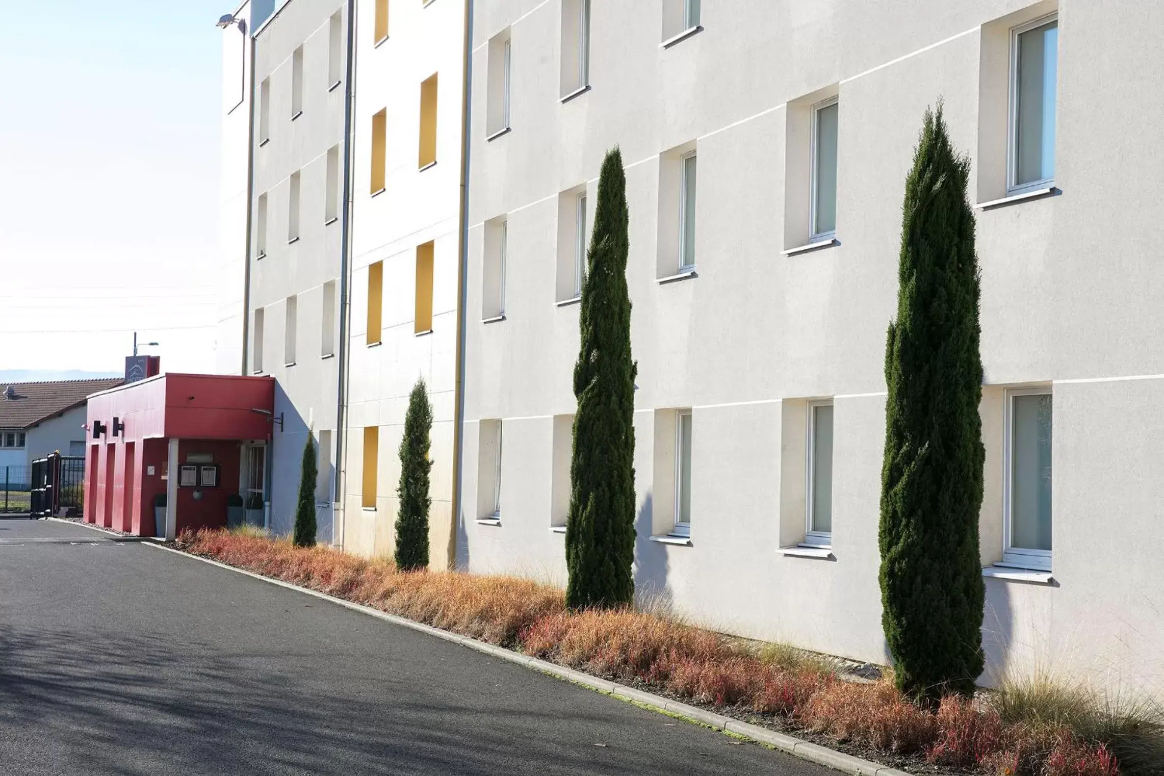 Property building in Hotel Clermont Estaing Property building in Hotel Clermont Estaing