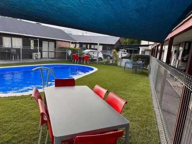 Swimming Pool in ASURE Kapiti Court Motel