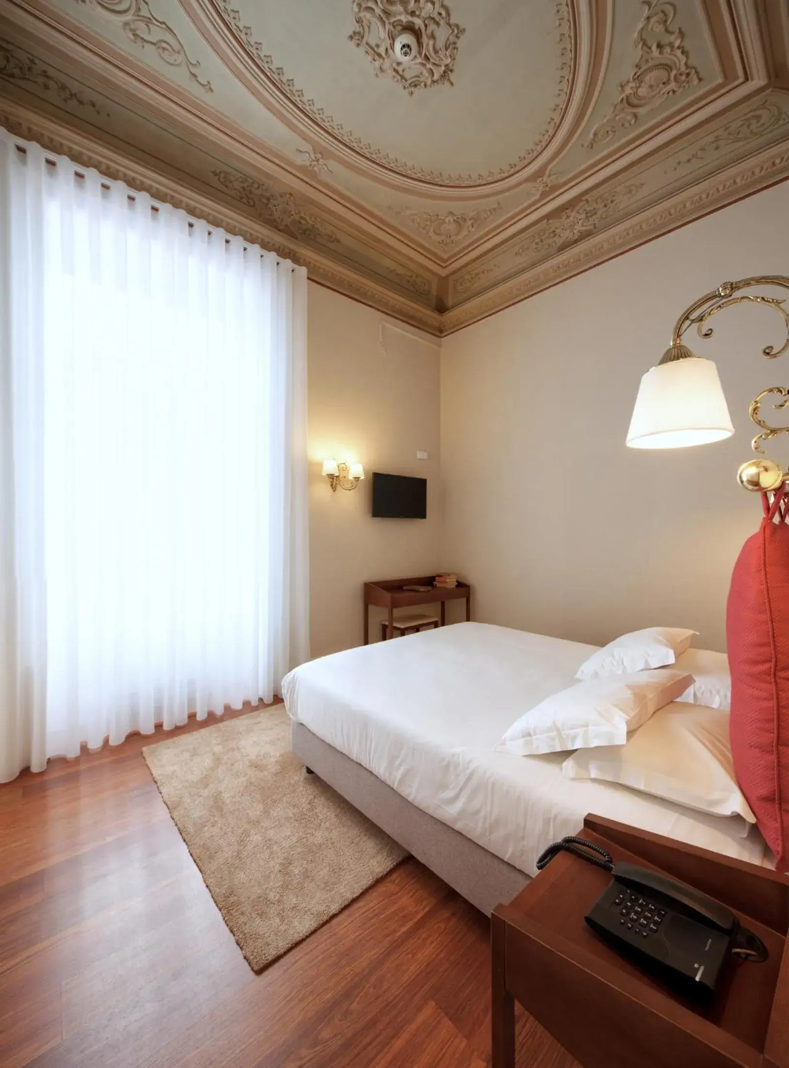 Deluxe Twin/Double Room in The Rex Hotel Porto Deluxe Twin/Double Room in The Rex Hotel Porto