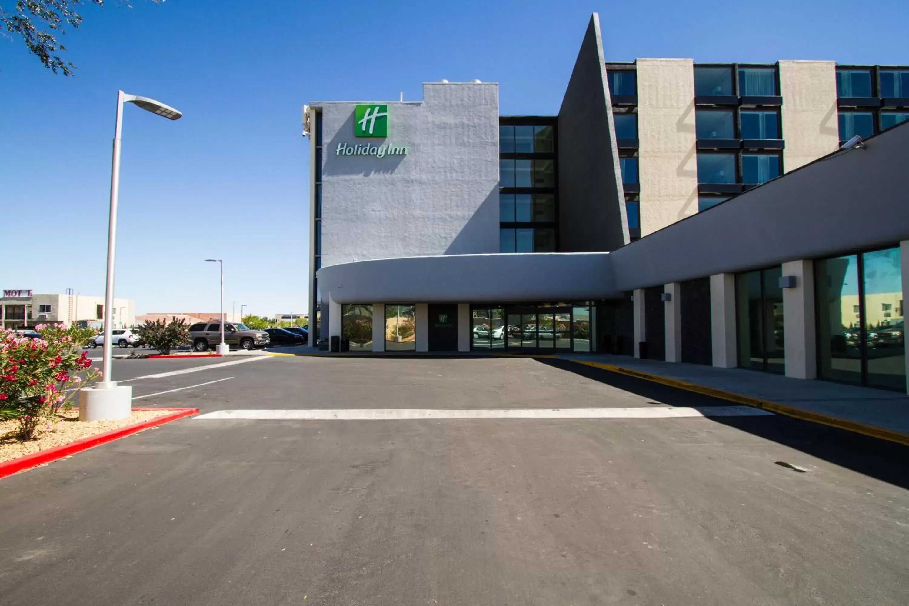 Property building in Holiday Inn Victorville by IHG Property building in Holiday Inn Victorville by IHG