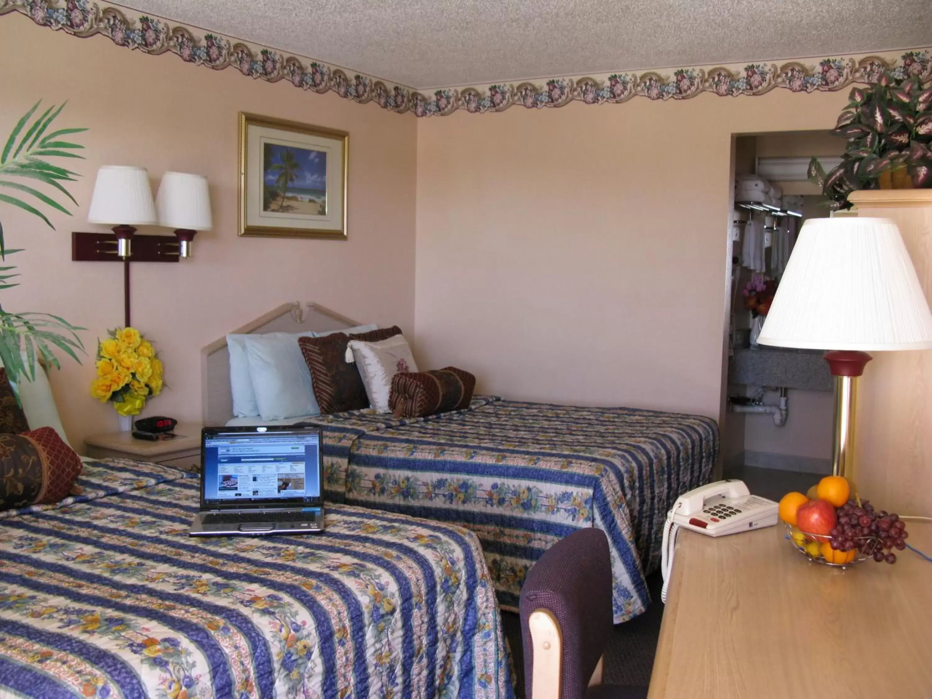 Bedroom, Bed in Seminole Inn