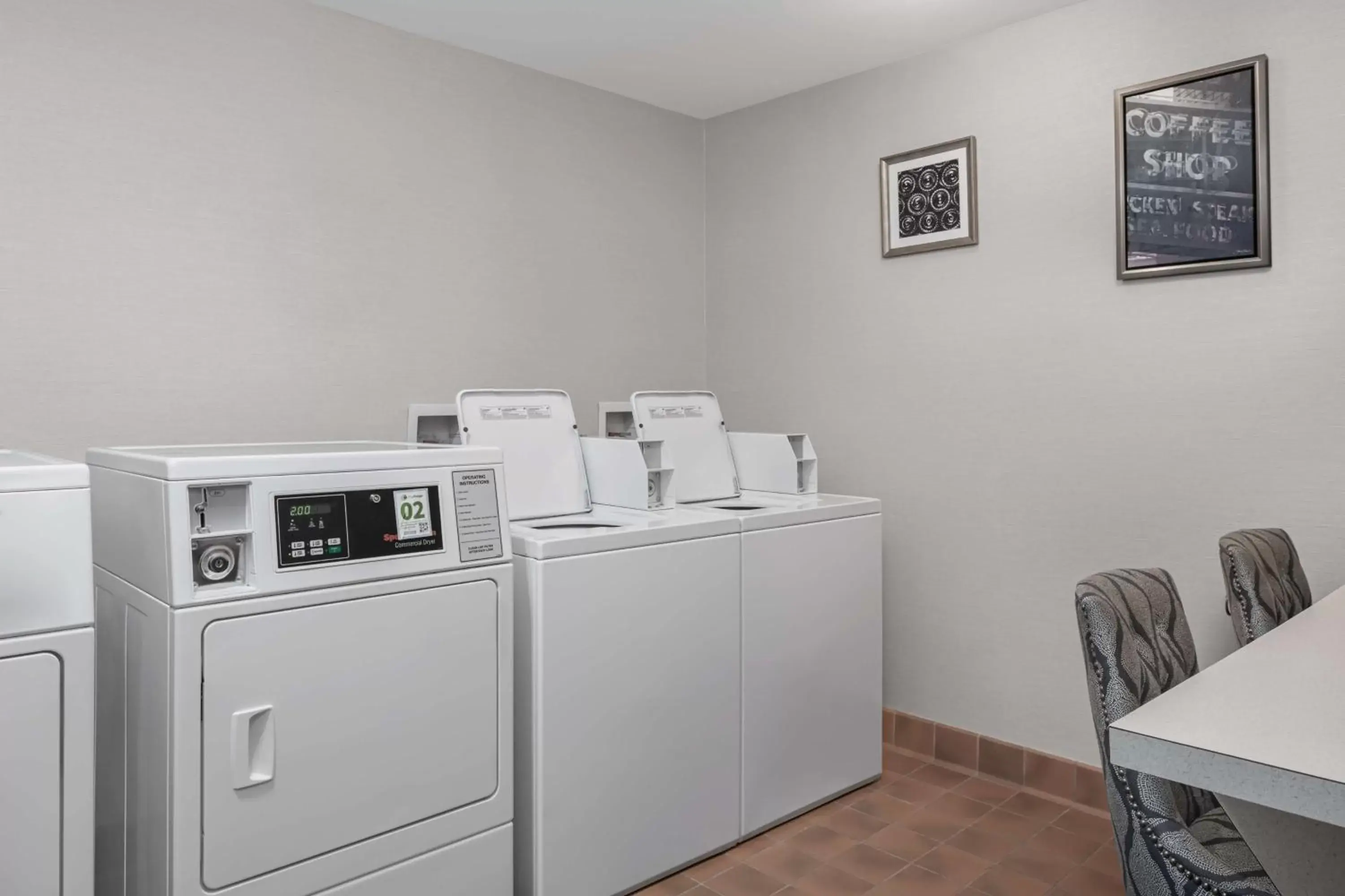 Property building, Kitchen/Kitchenette in Homewood Suites by Hilton Orland Park