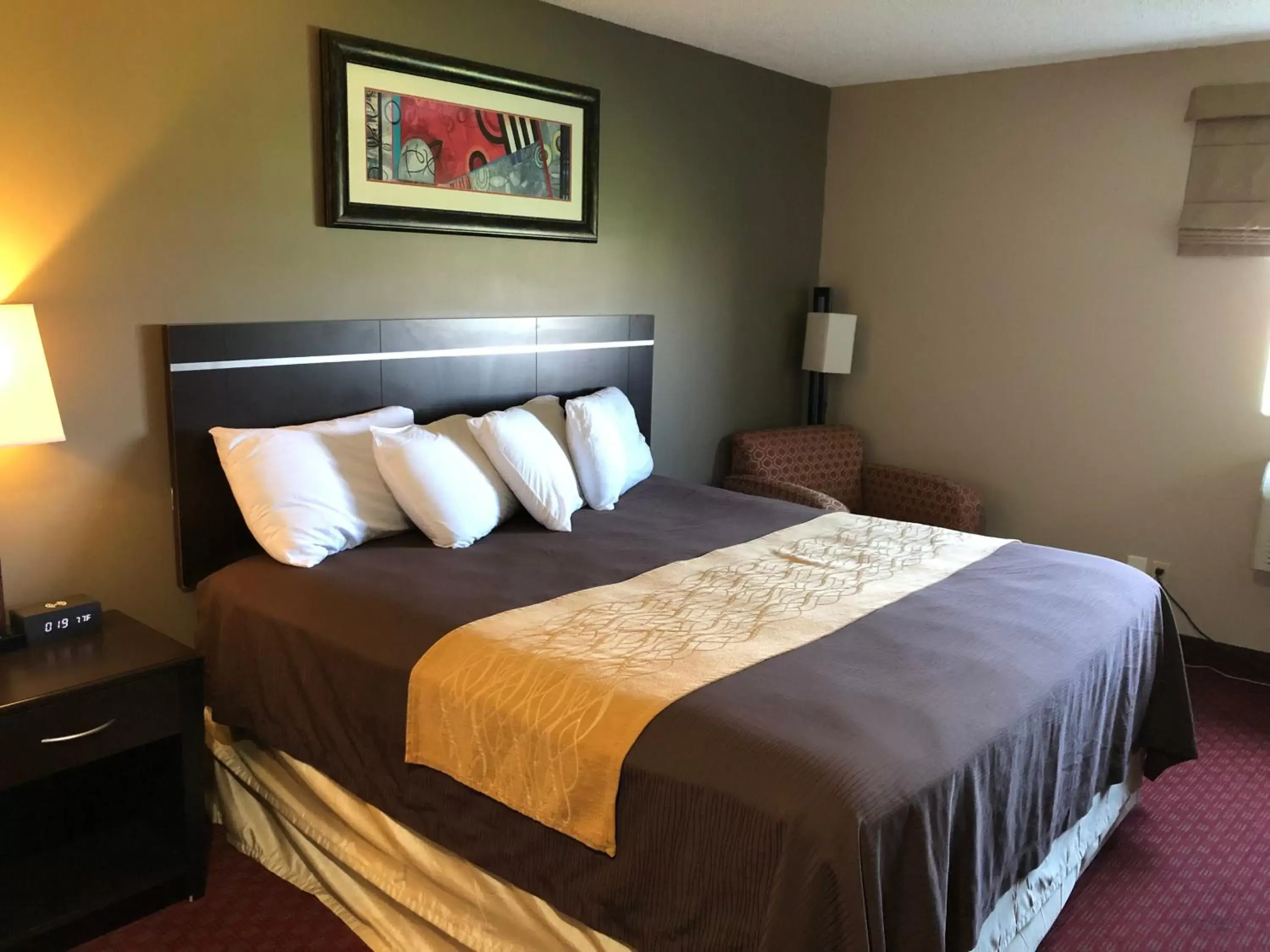 Bed in Super 8 by Wyndham Omaha SW