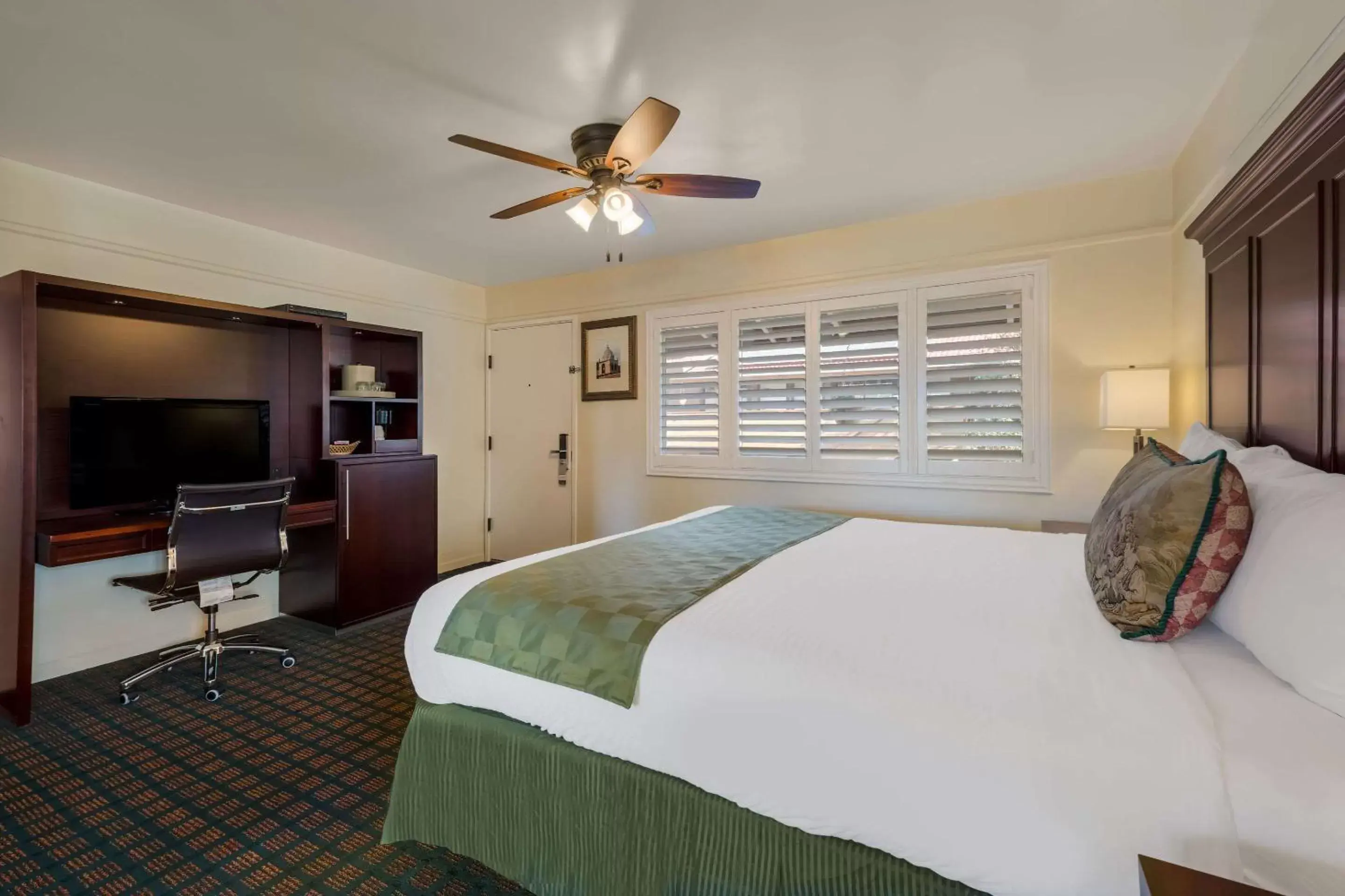 Bedroom, Bed in Clarion Collection Carmel Oaks Inn