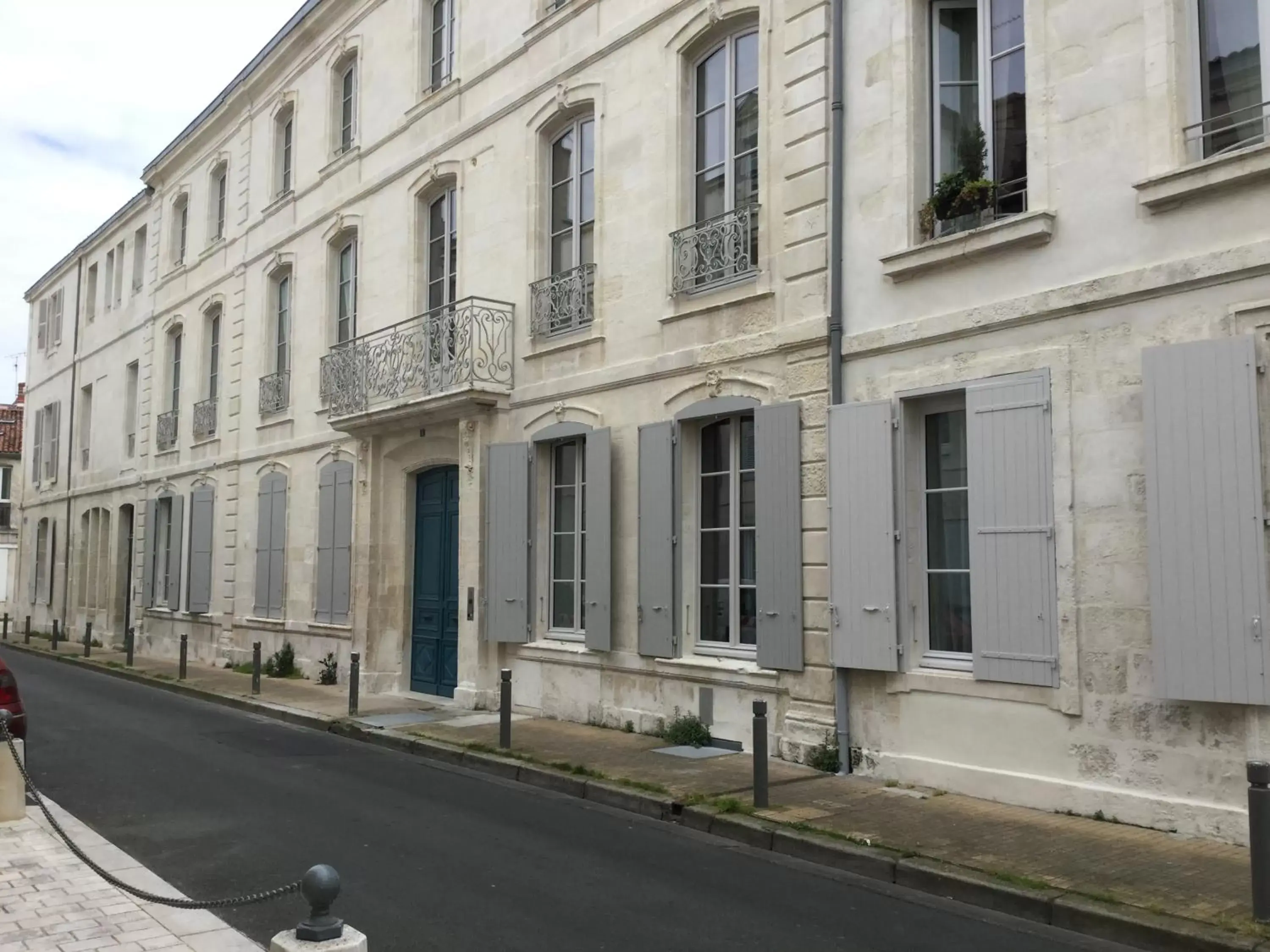 Facade/entrance in Calme et sérénité