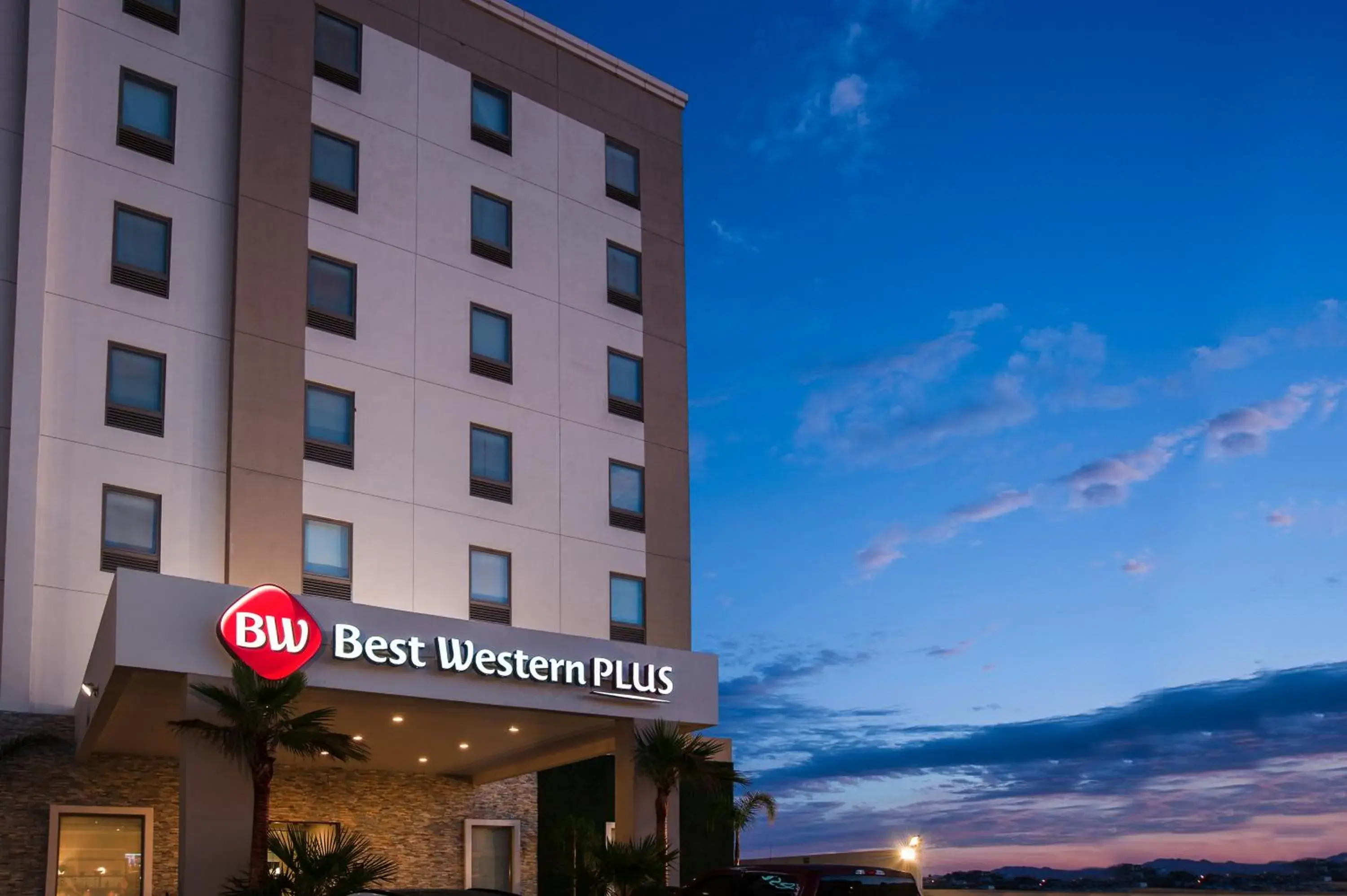 Facade/entrance, Property Building in Best Western Plus Chihuahua Juventud