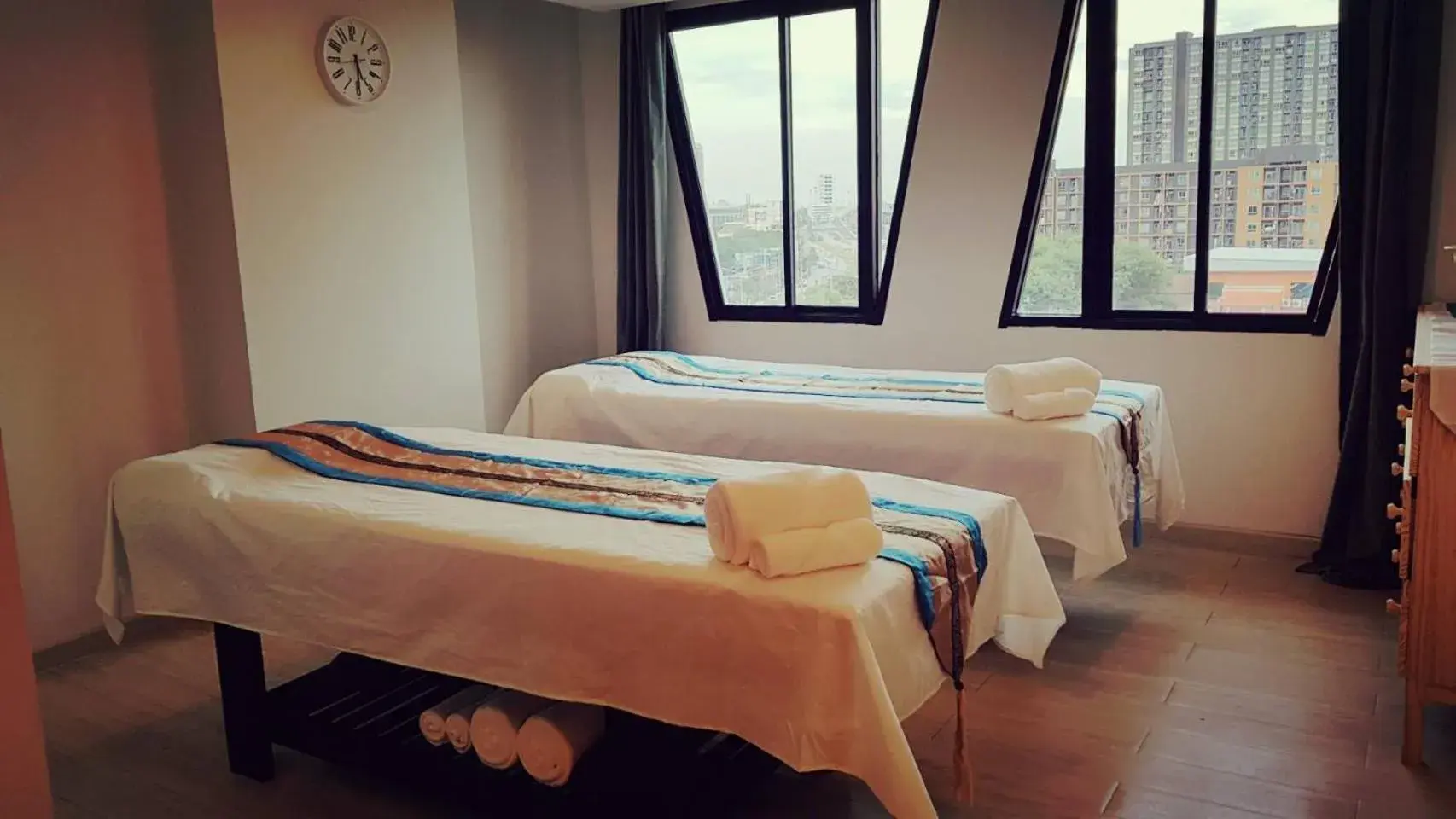 Massage, Bed in The Xtreme Hotel