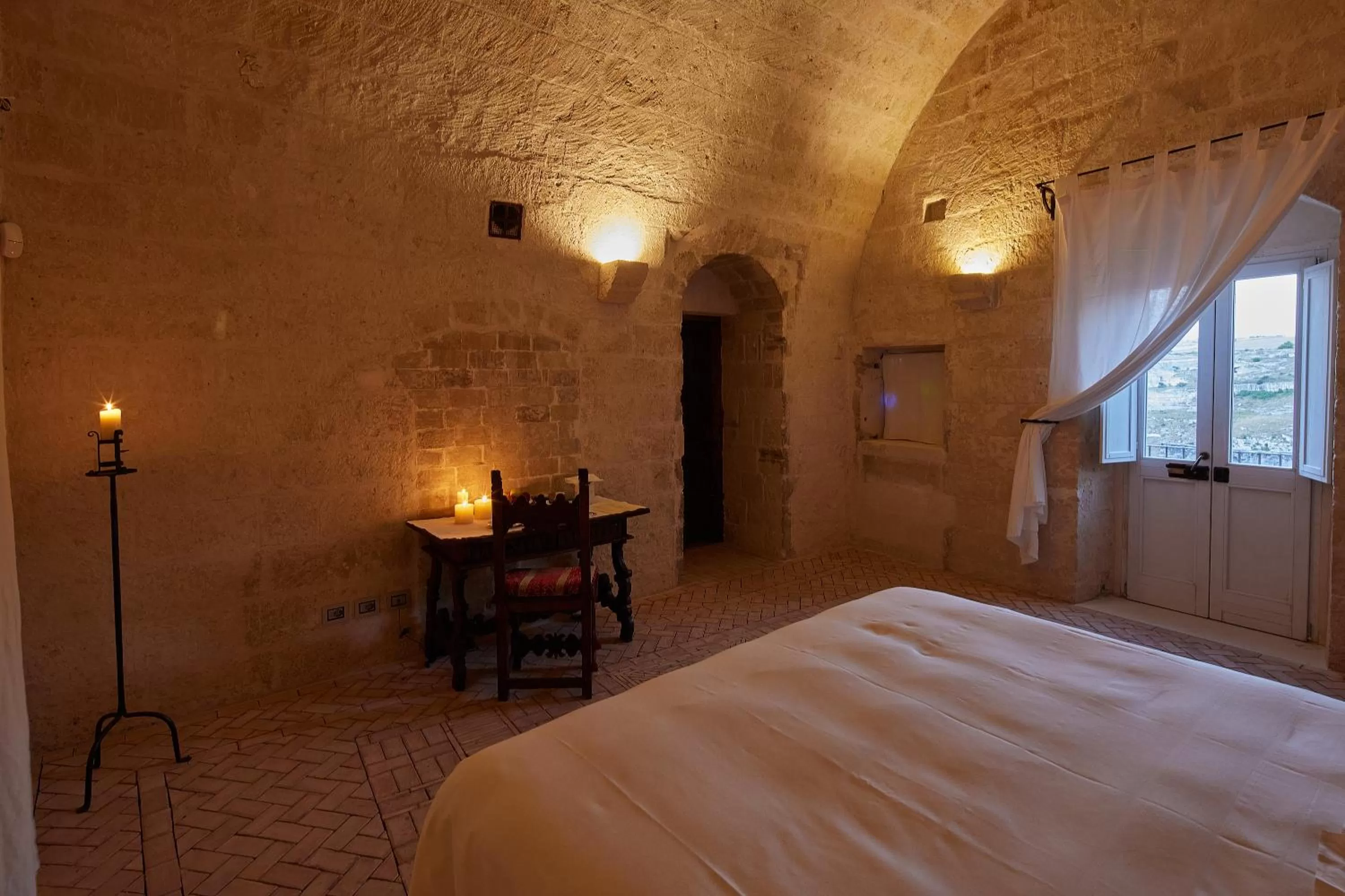 Photo of the whole room, Bed in Sextantio Le Grotte Della Civita