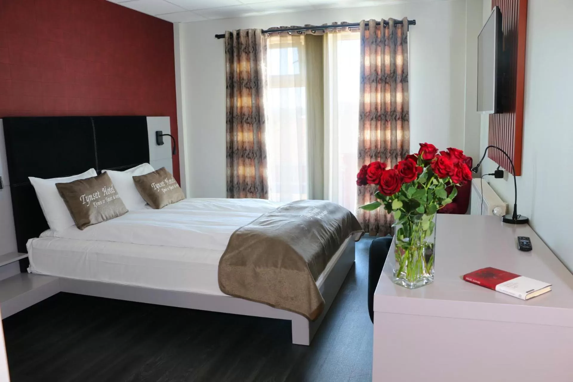 Photo of the whole room, Bed in Tynset Hotel