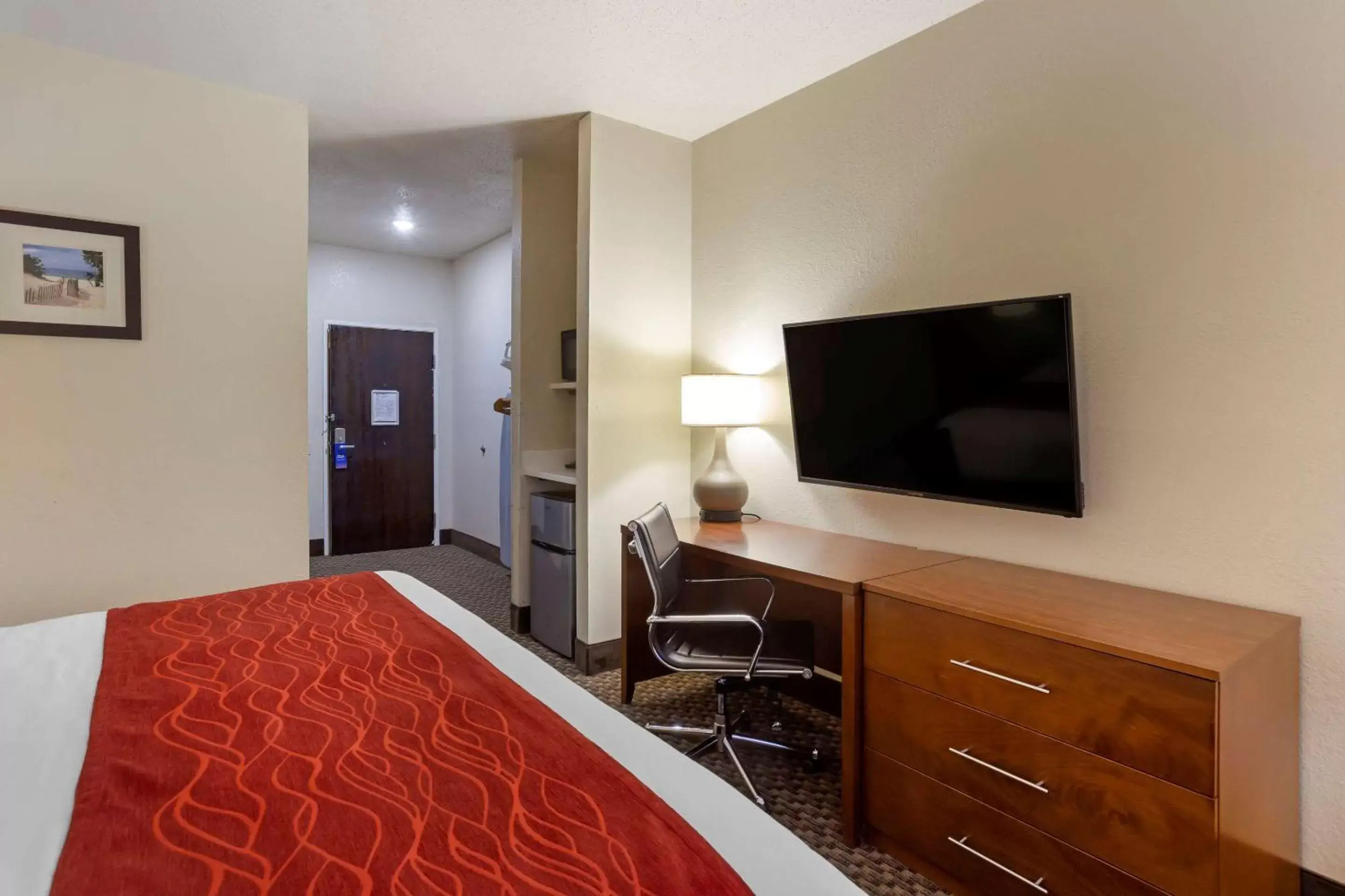 Photo of the whole room, TV/Entertainment Center in Comfort Inn Hobart - Merrillville