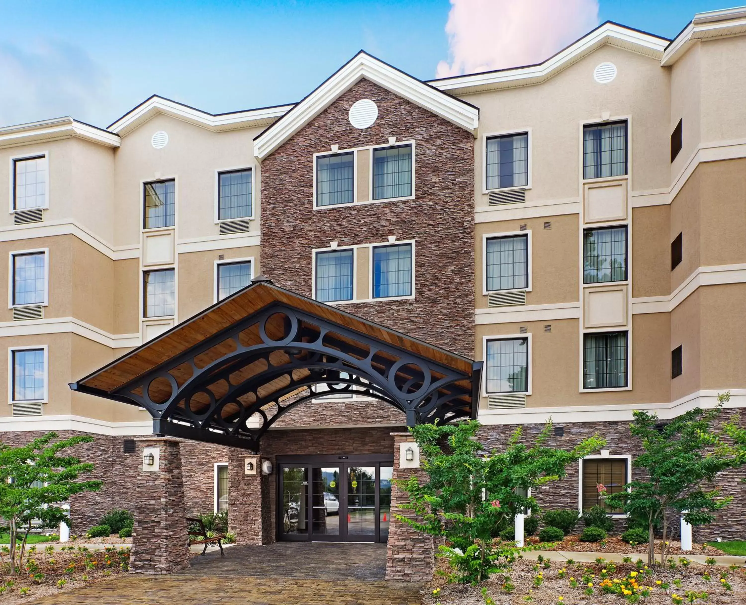 Property building in Staybridge Suites Hot Springs by IHG Property building in Staybridge Suites Hot Springs by IHG