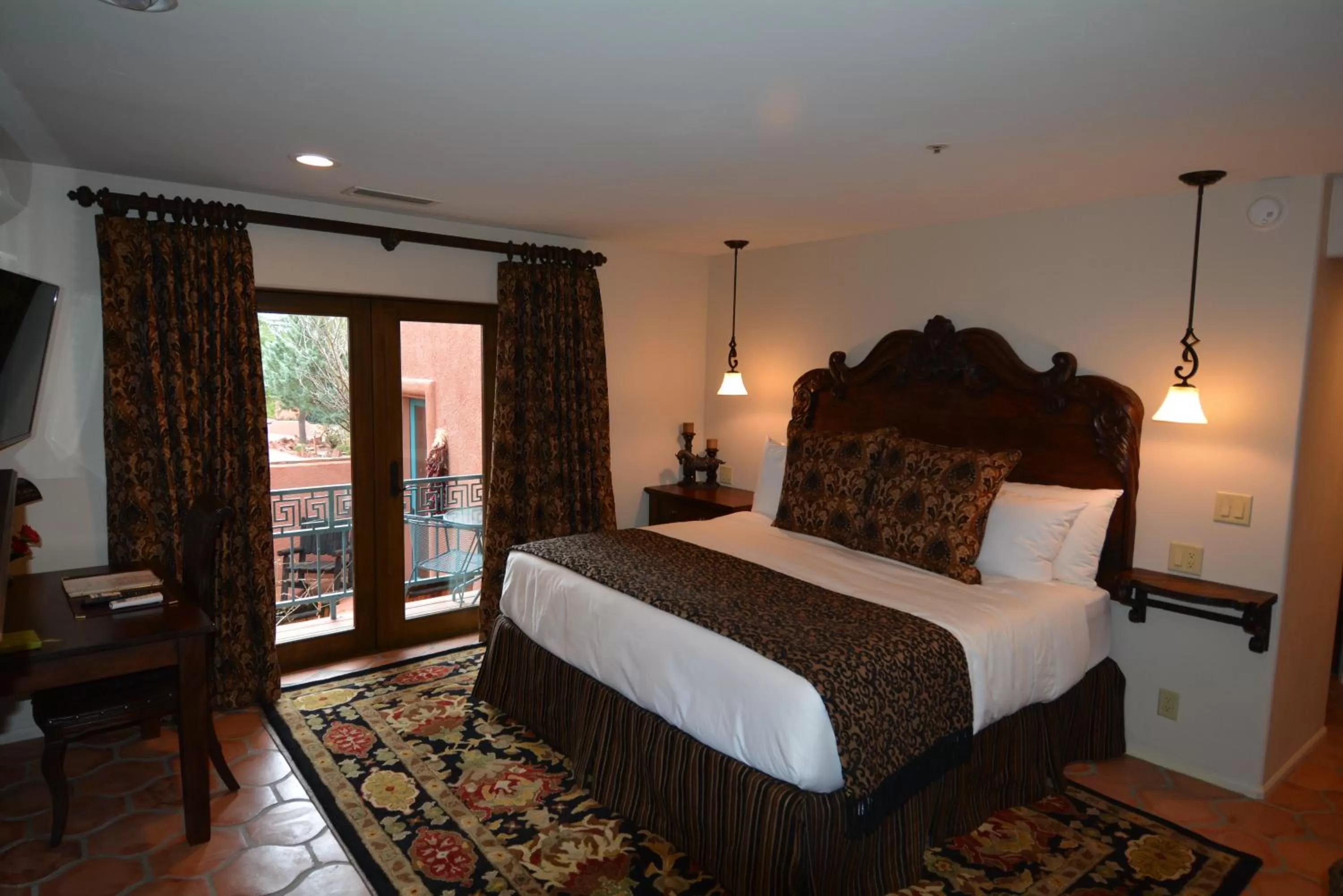 Serena Vista - King Room with Spa Bath in Casa Sedona Inn