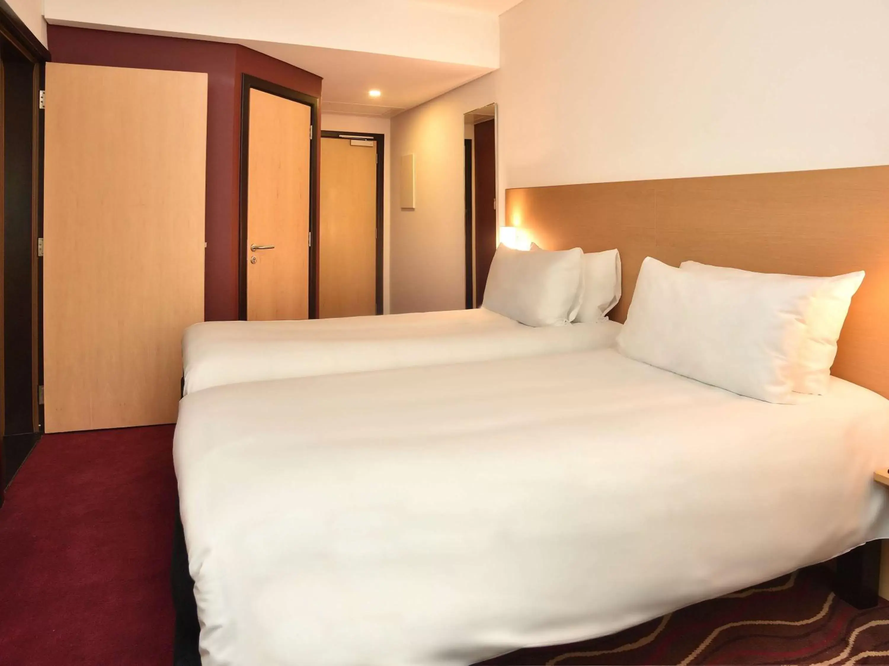 Photo of the whole room, Bed in ibis Seef Manama