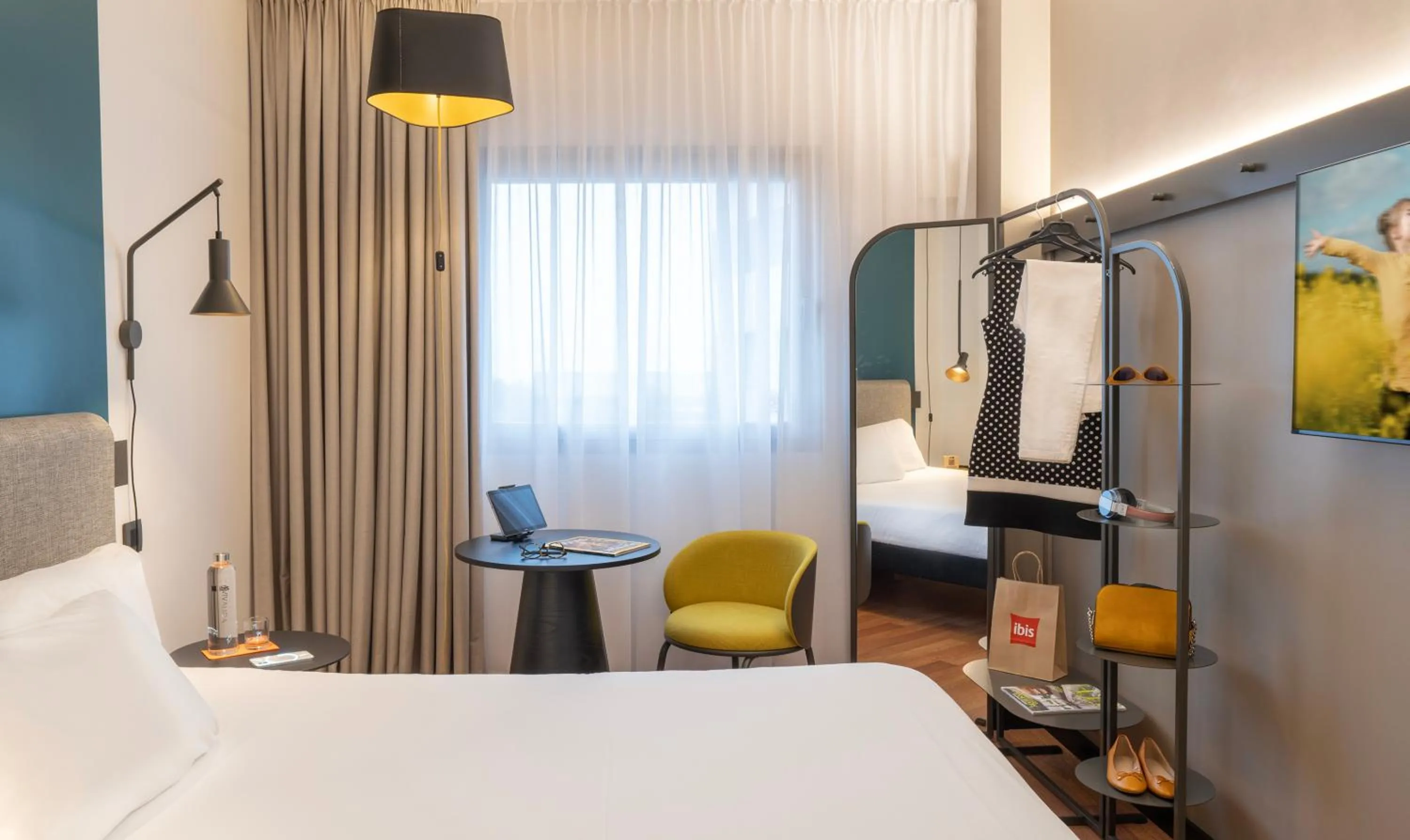 Property building, Bed in Ibis Madrid Aeropuerto Barajas