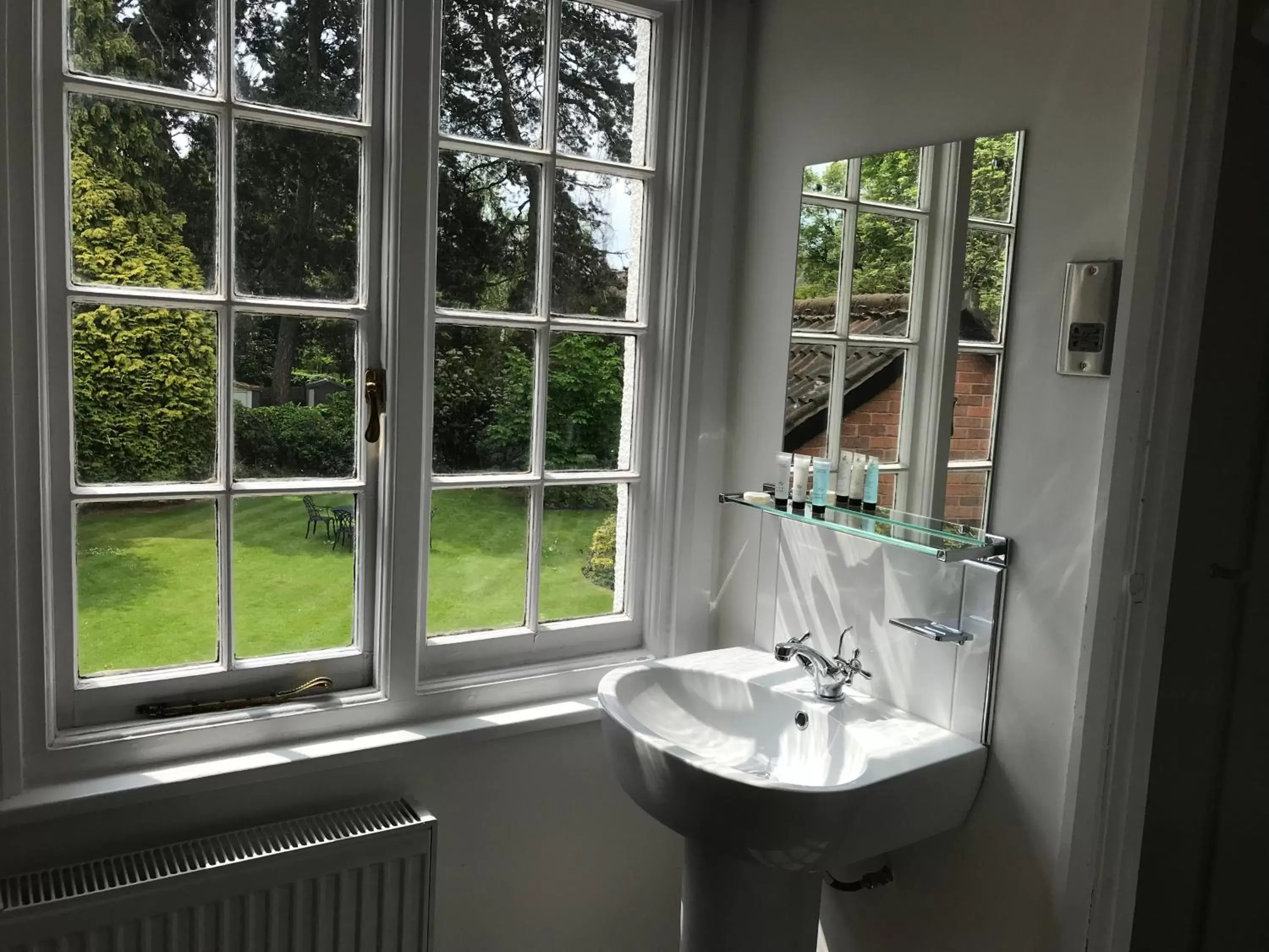 Single Room with Shower - single occupancy in Old Farm Hotel