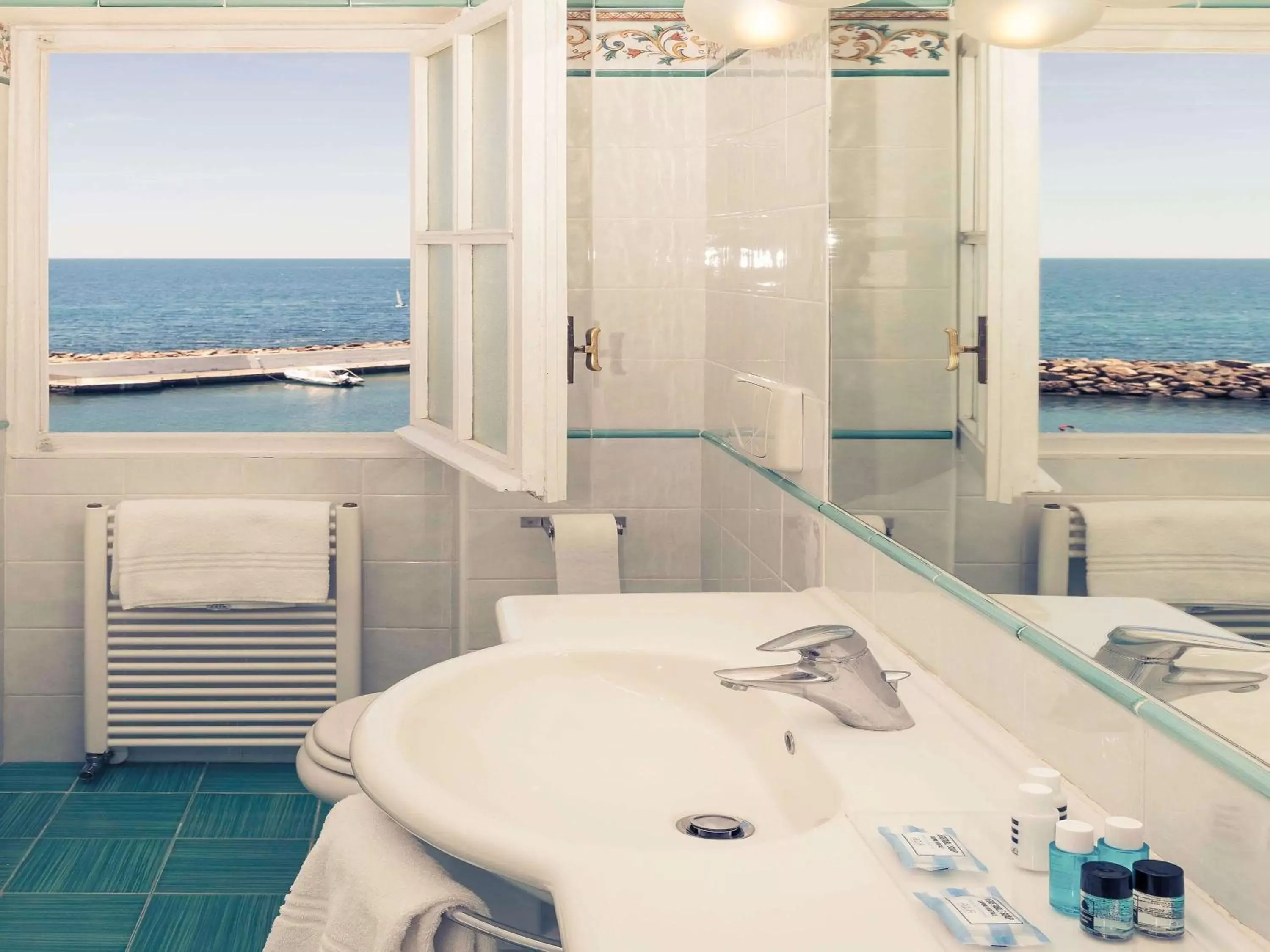 Photo of the whole room, Bathroom in Mercure Civitavecchia Sunbay Park Hotel