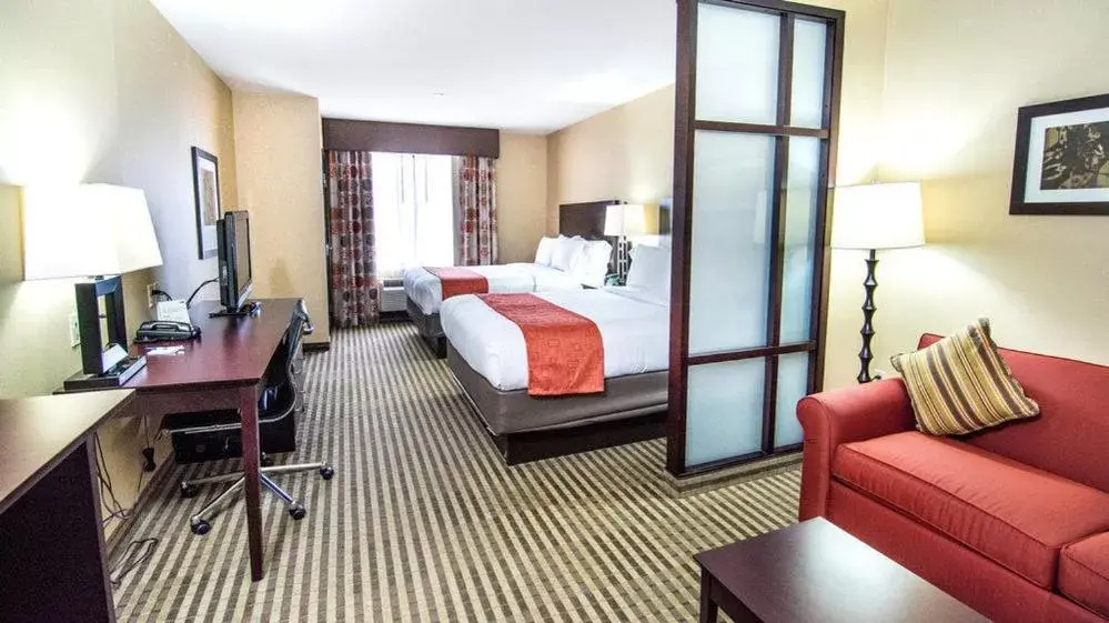 Bed in Holiday Inn Express & Suites Elkton - University Area, an IHG Hotel