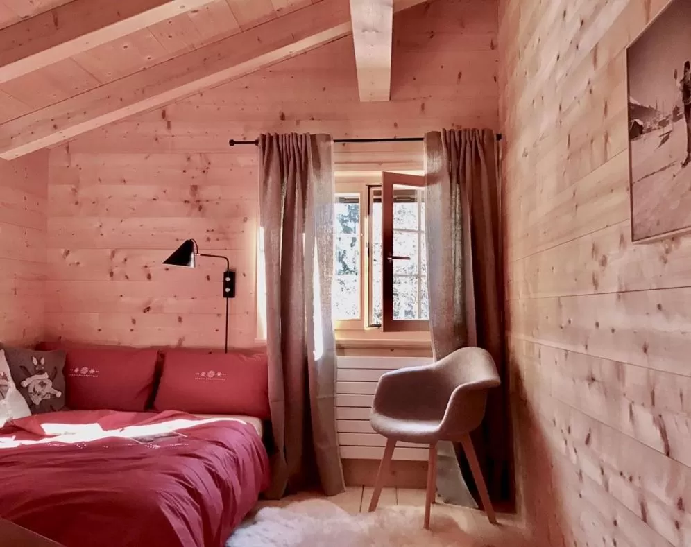 Bedroom, Bed in Berghaus Alpenrösli