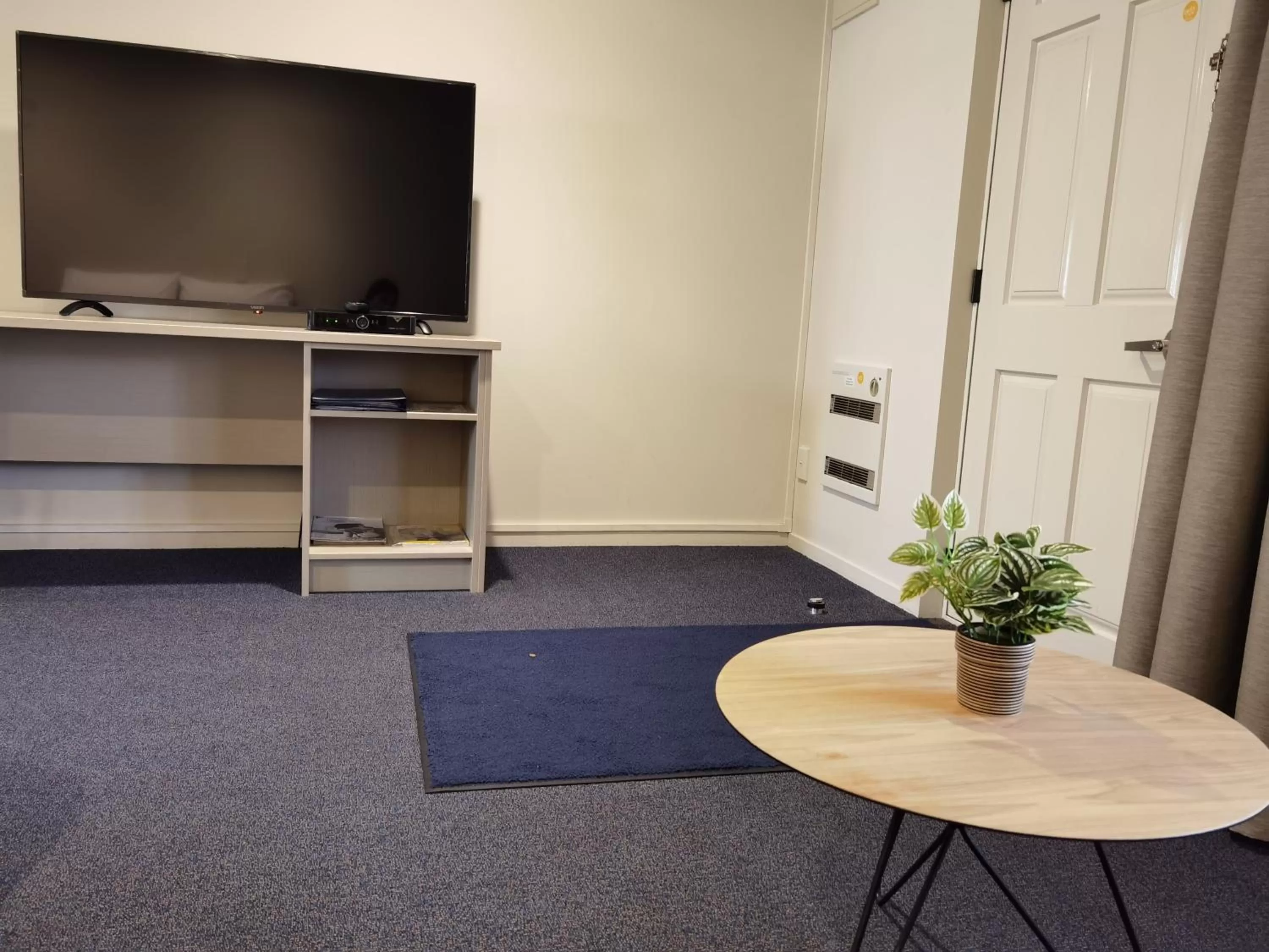 TV and multimedia in Harringtons Motor Lodge