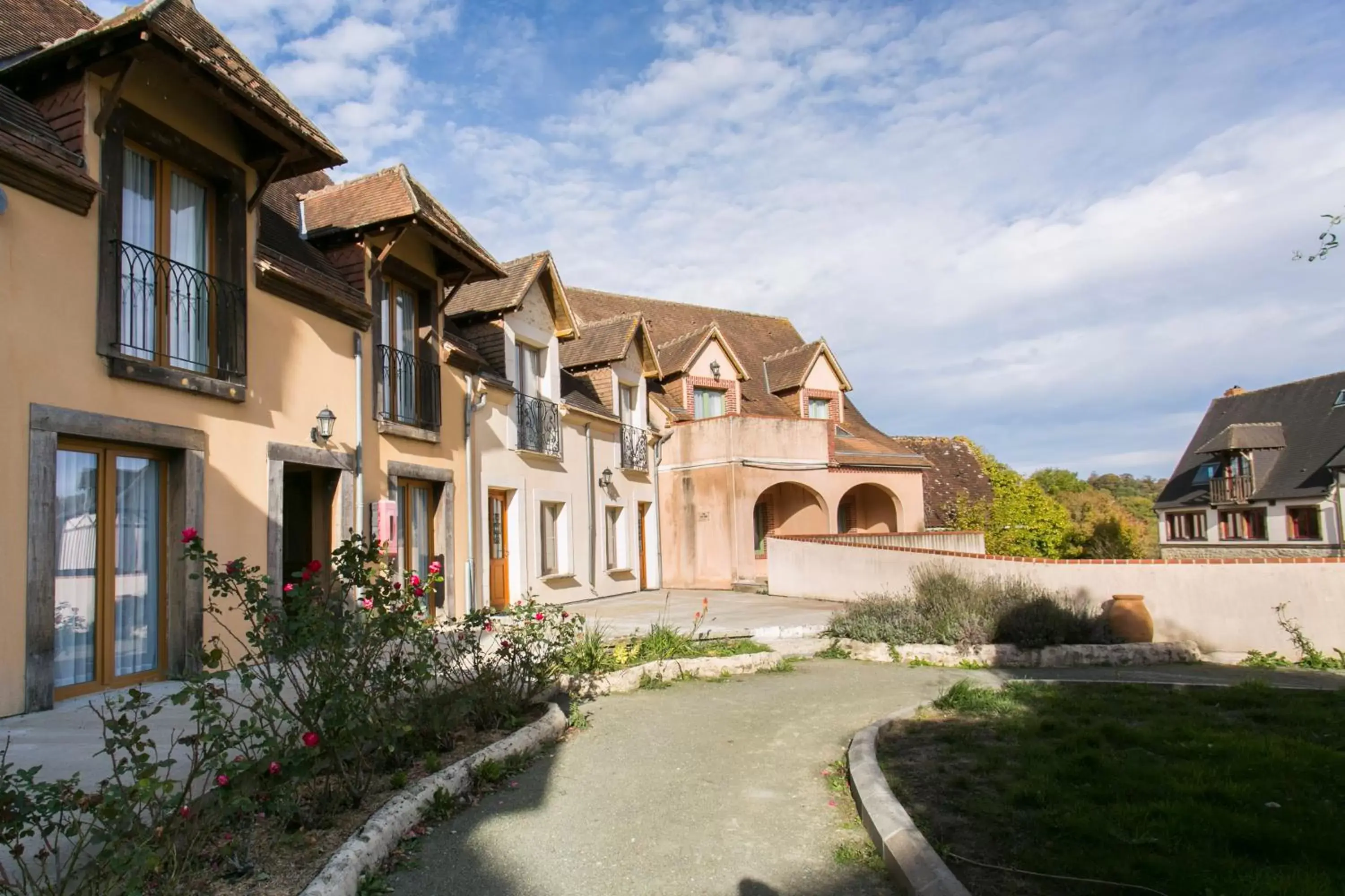 Neighbourhood, Property Building in Hôtel Résidence Normandy Country Club by Popinns