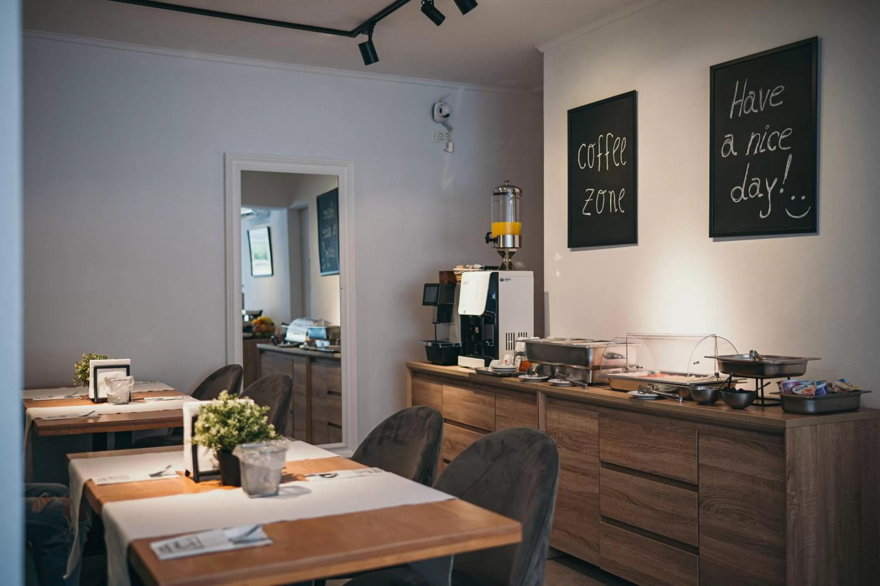 Restaurant/places to eat in Nest Guesthouse