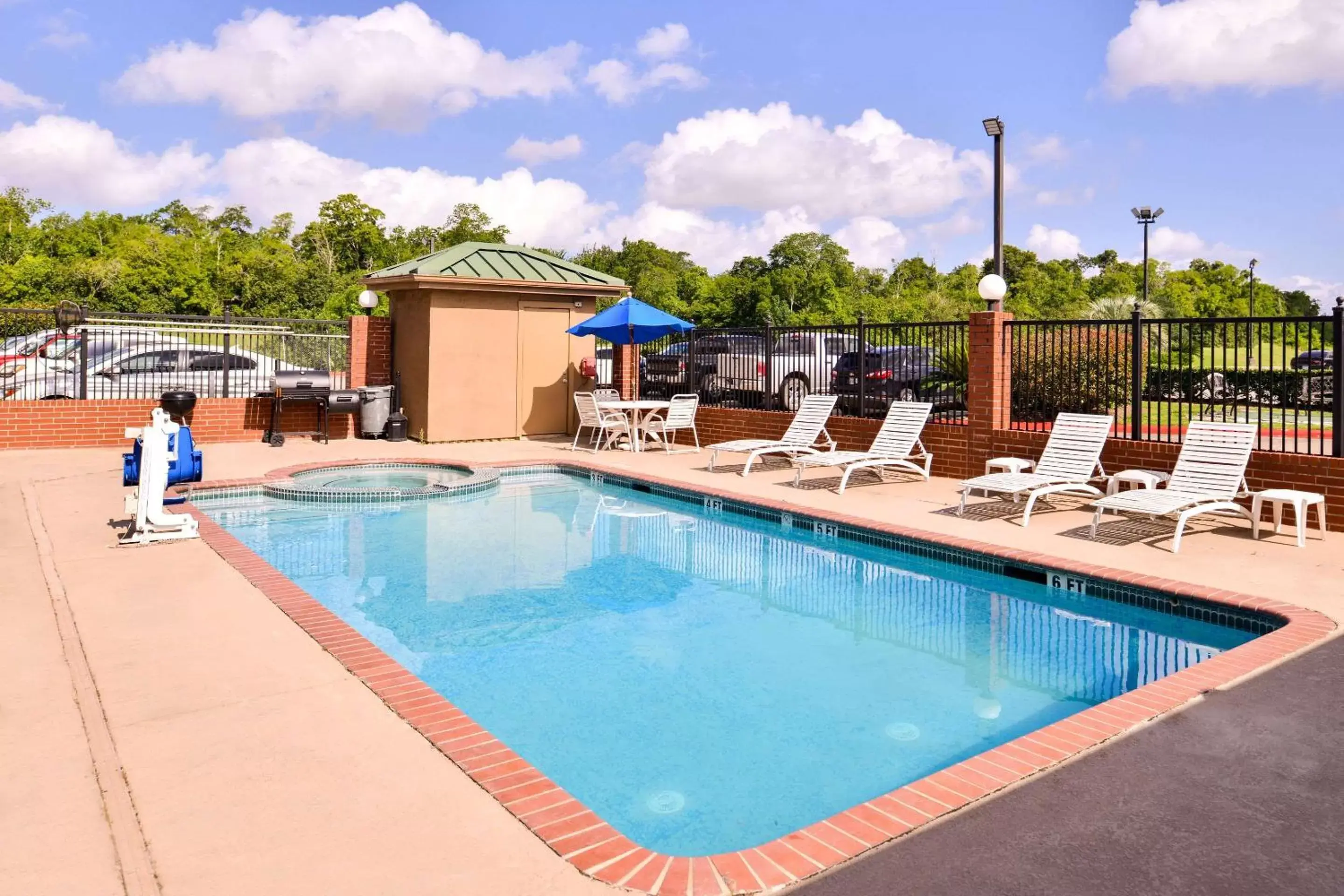 On site, Swimming Pool in Quality Inn and Suites Beaumont