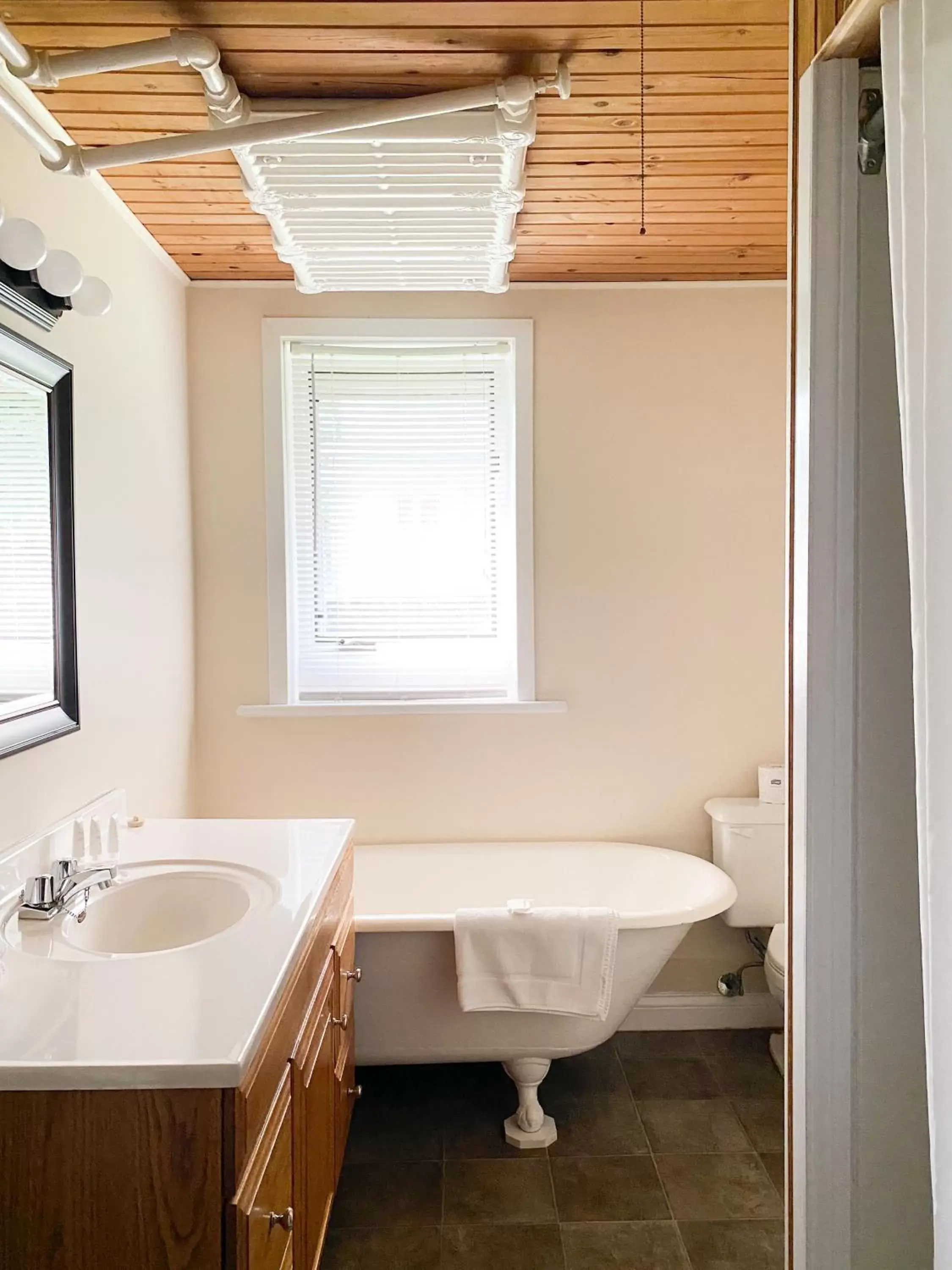 Bathroom in The Bayview Motel