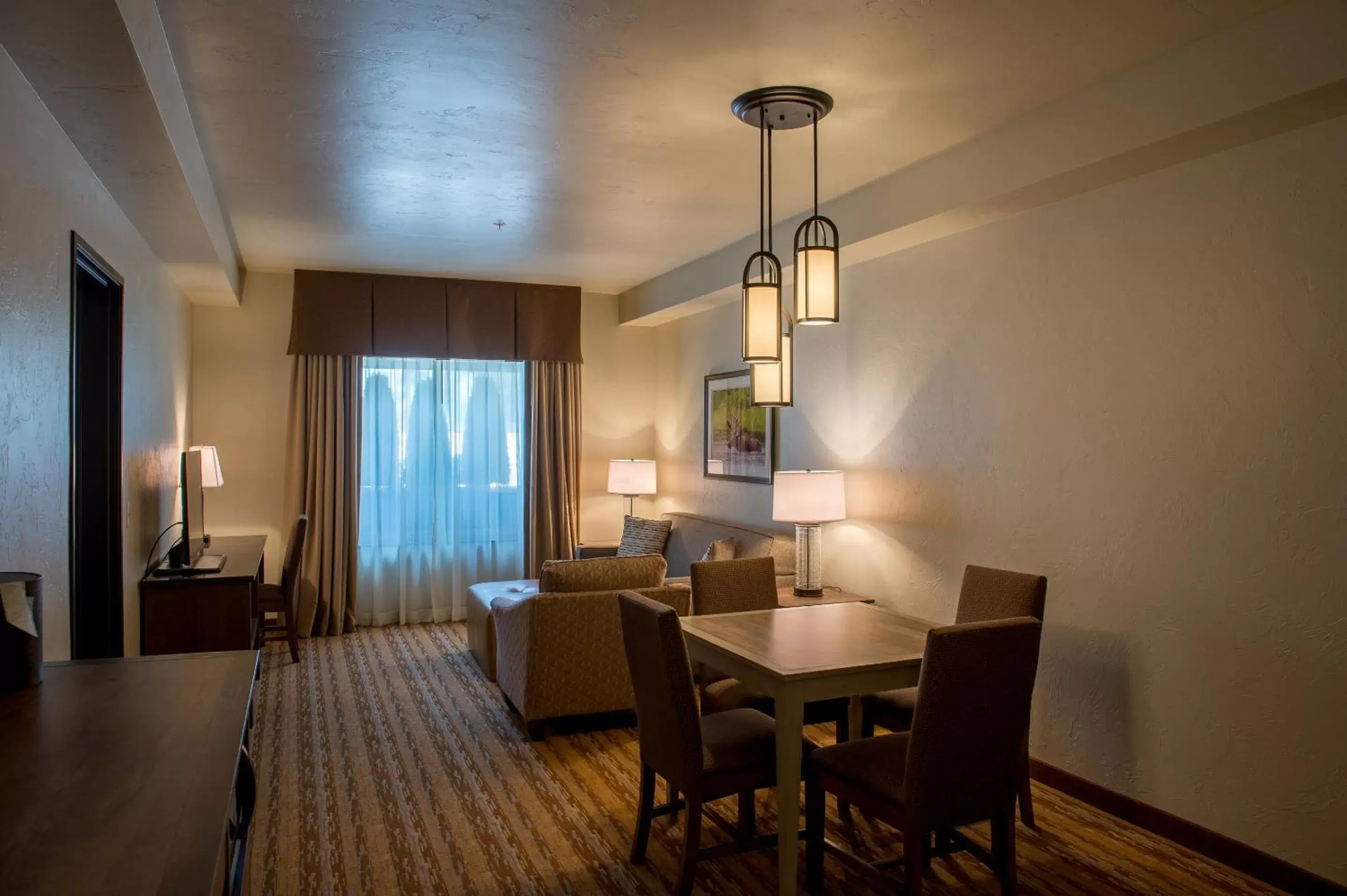 TV and multimedia, Dining Area in Cedar Creek Lodge & Conference Center