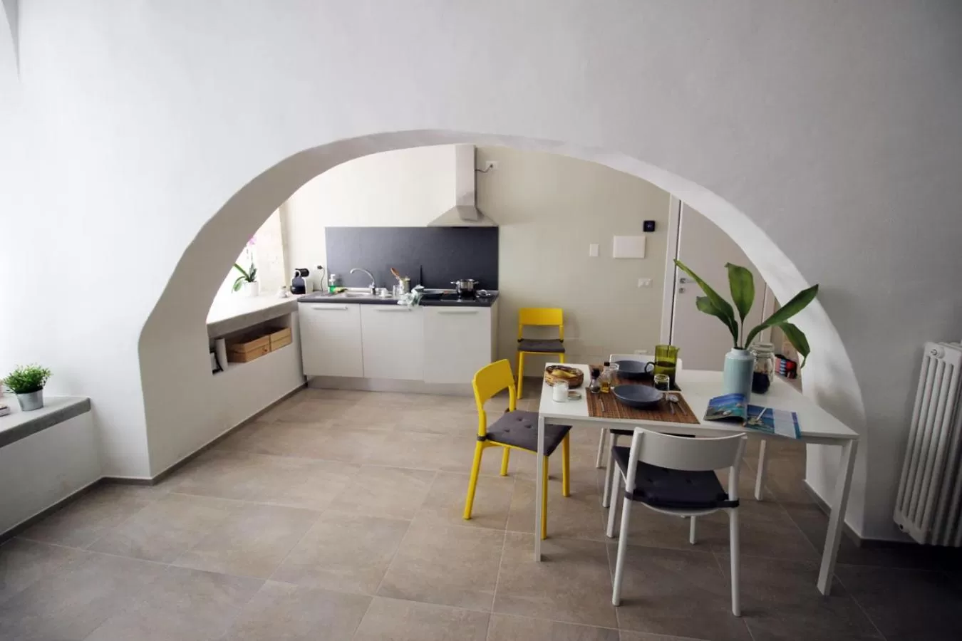 Kitchen or kitchenette, Dining Area in Albertario