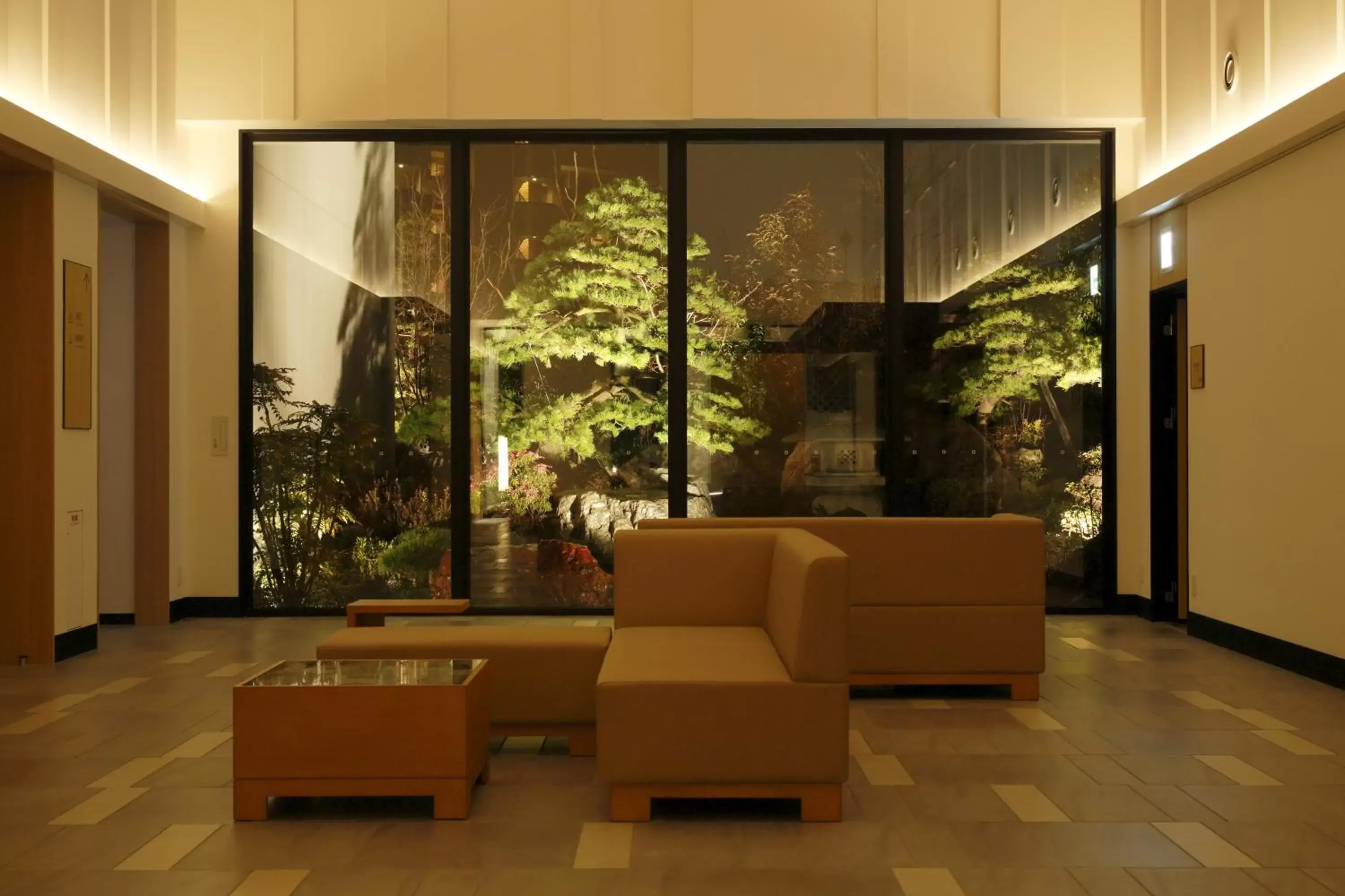 Seating area in Kanazawa Sainoniwa Hotel