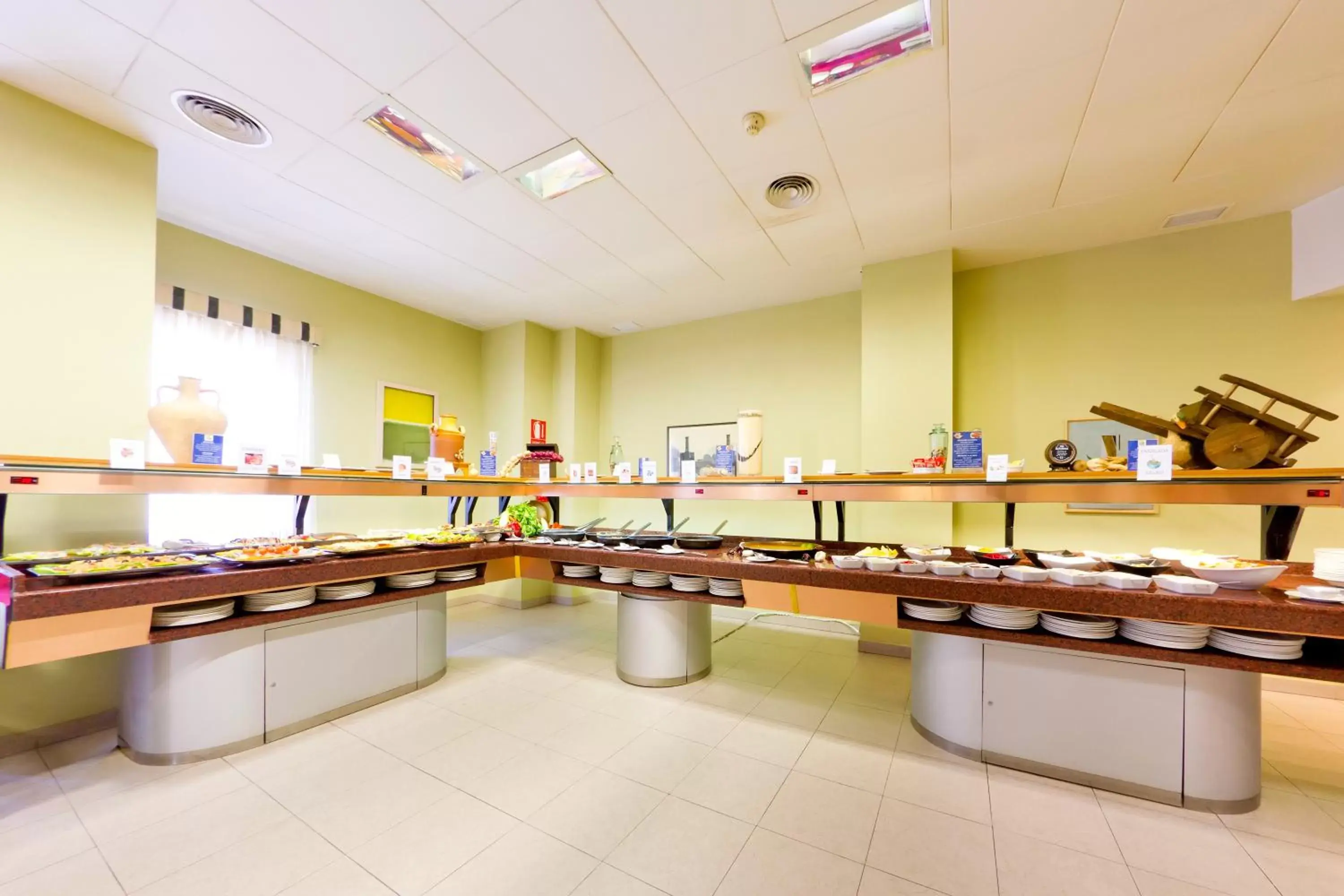 Restaurant/places to eat in Aparthotel Bahía Restaurant/places to eat in Aparthotel Bahía