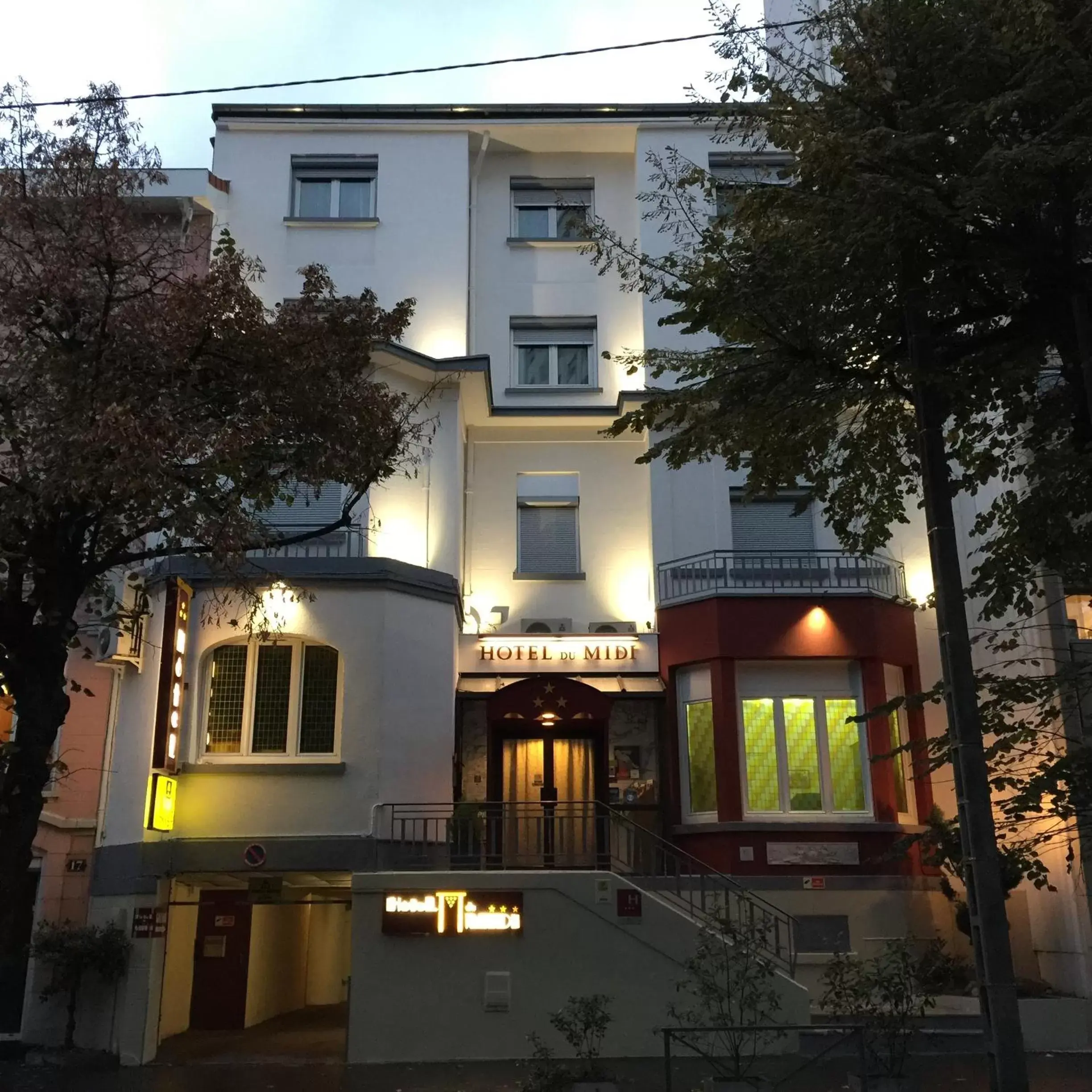 Facade/entrance, Property Building in Logis Hôtel du Midi - Saint Etienne Sud