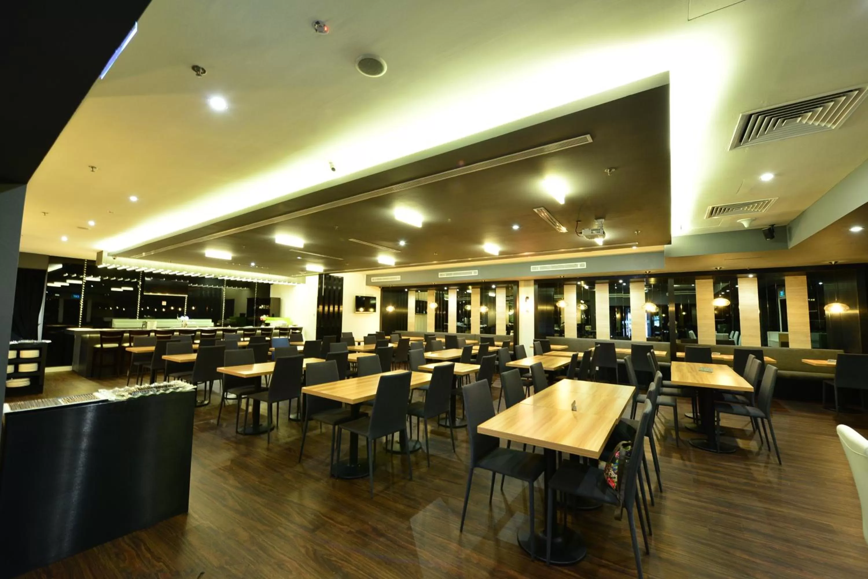 Restaurant/places to eat in The Seacare Hotel