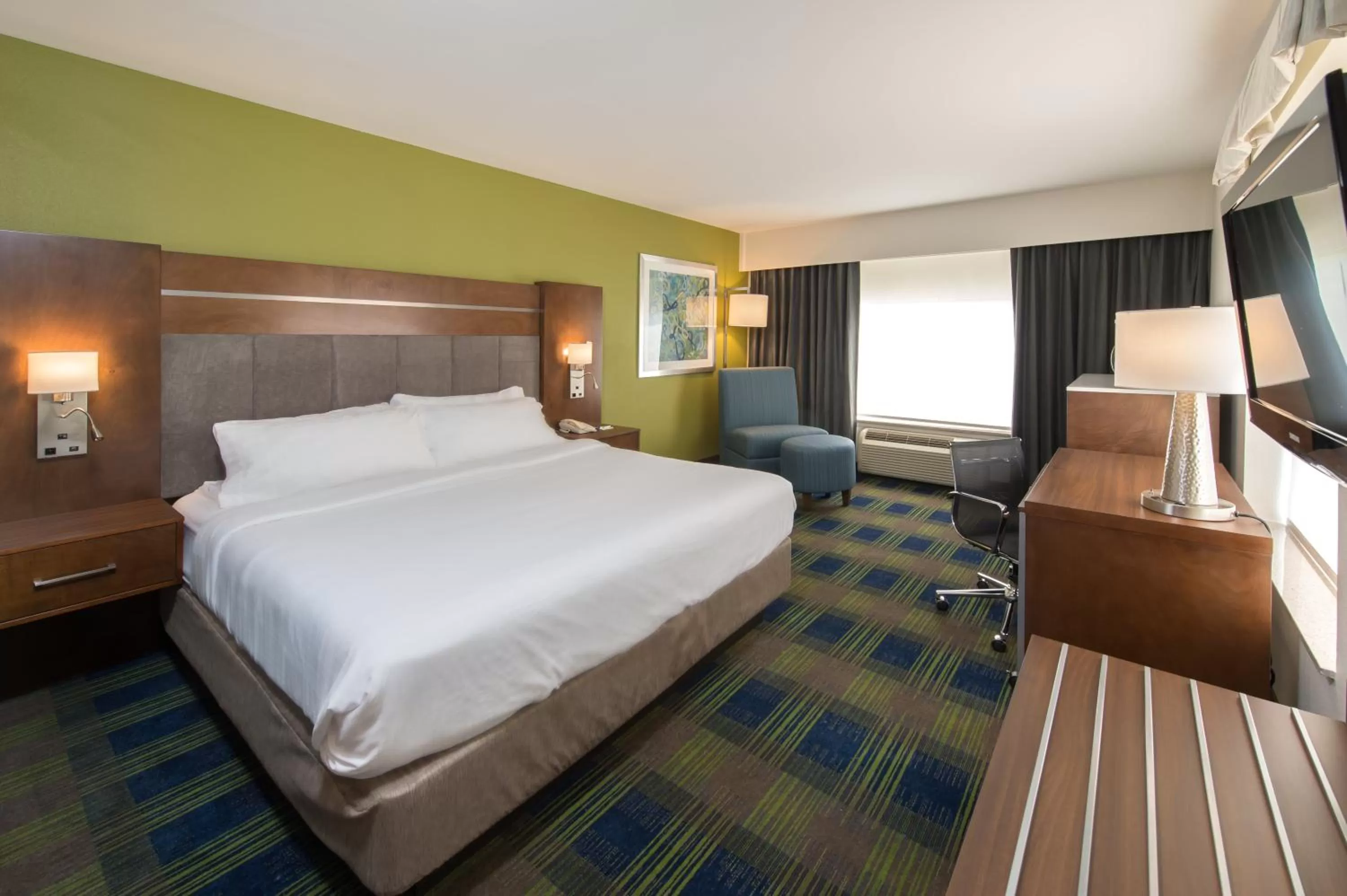 Photo of the whole room, Bed in Holiday Inn Express Hotel & Suites Clifton Park by IHG