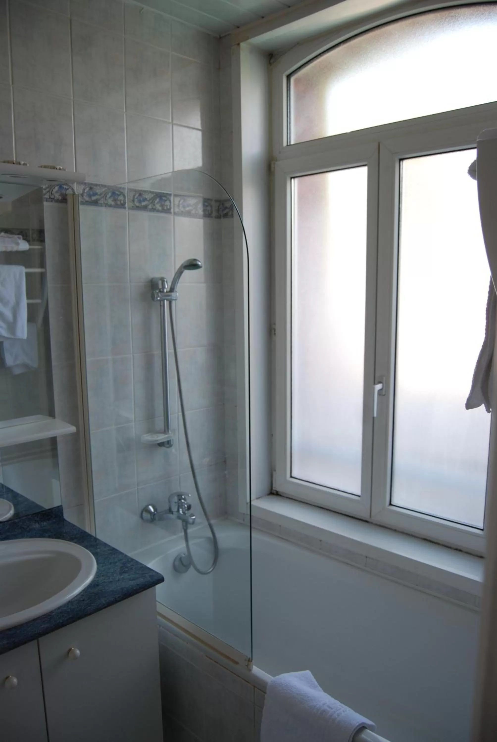 Bathroom in Hotel De La Paix