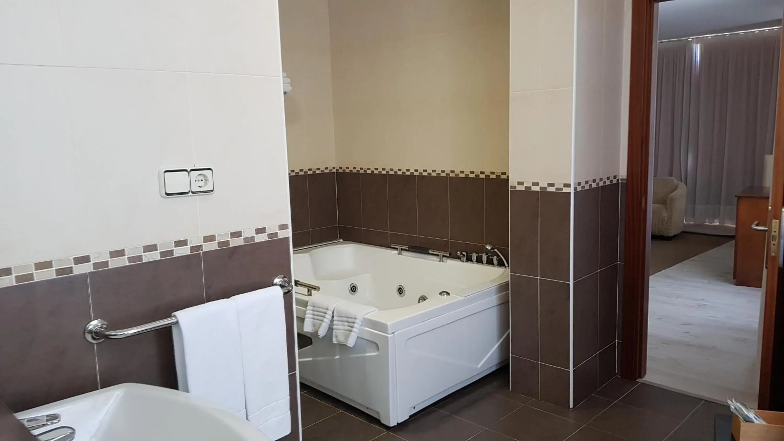 Hot Tub, Bathroom in Hotel Oca Insua Costa da Morte