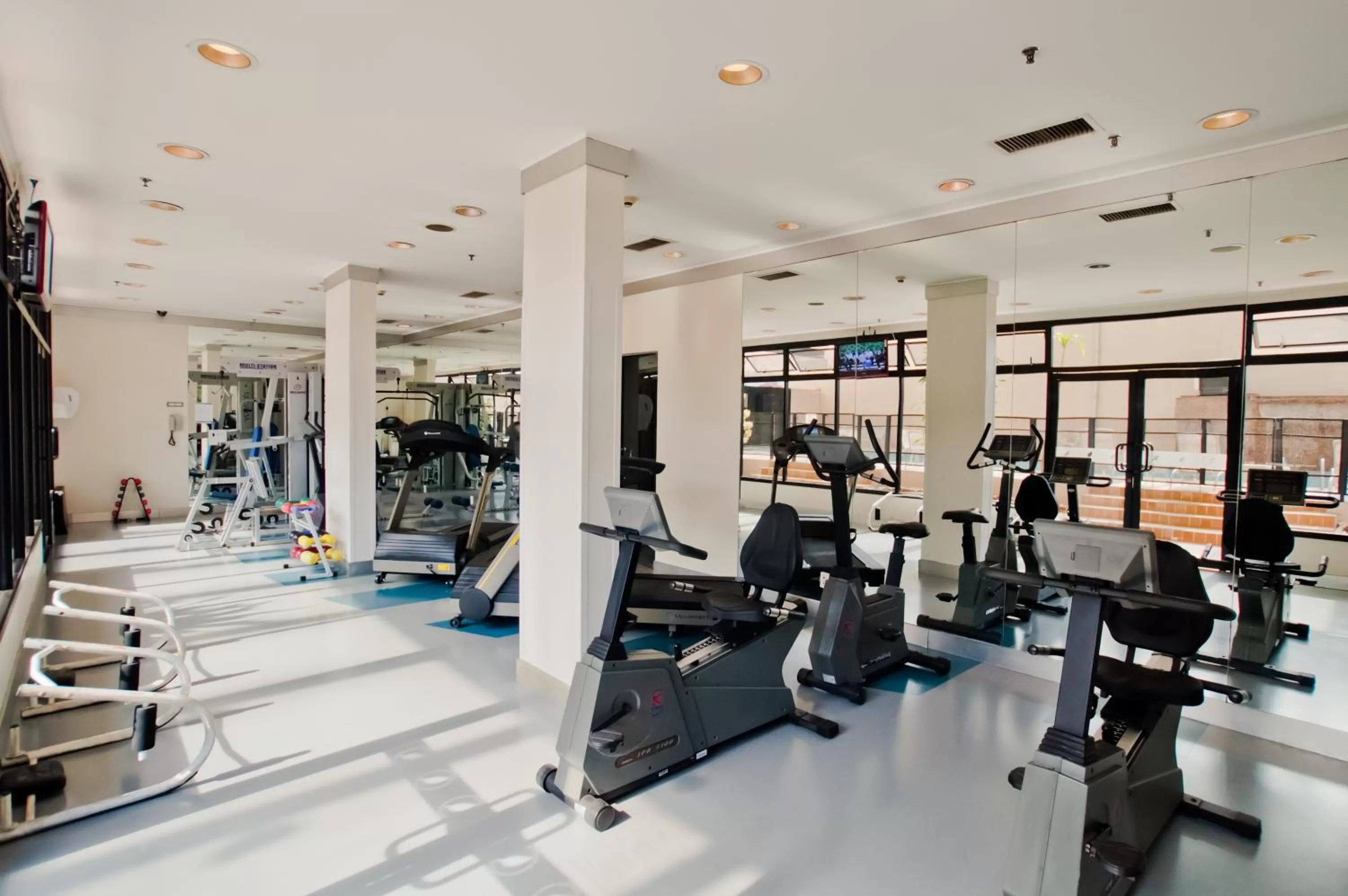 Fitness centre/facilities in eSuítes Congonhas by Atlantica