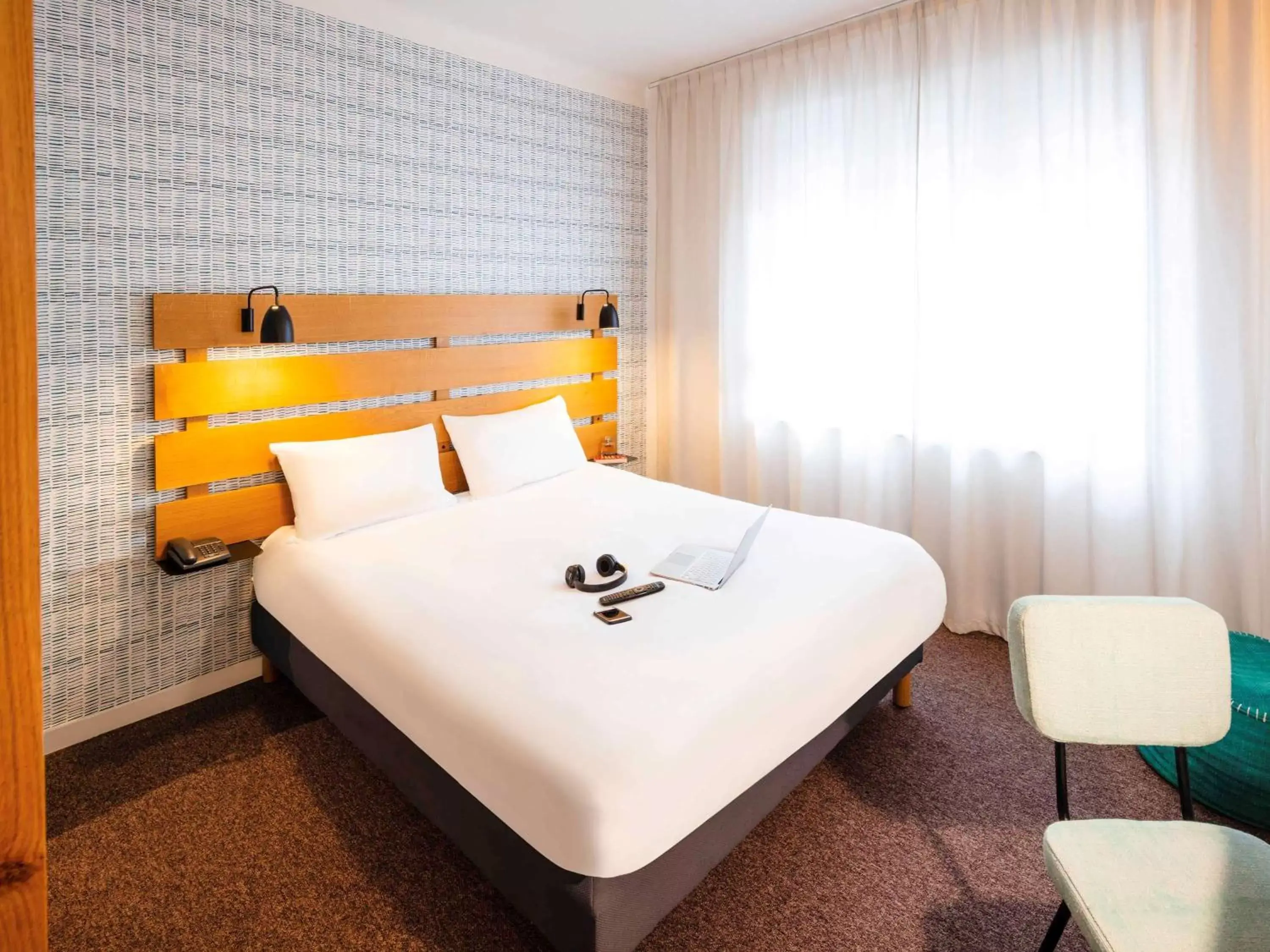 Photo of the whole room, Bed in ibis Styles Calais Centre