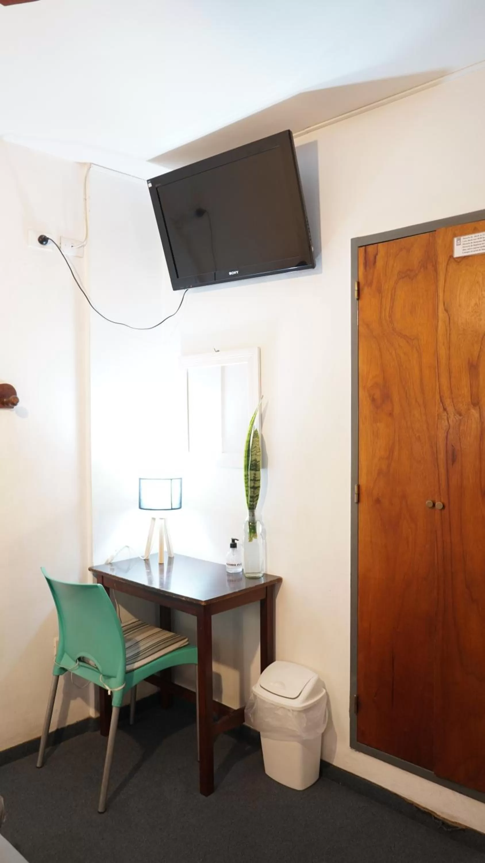 Quadruple Room with Private Bathroom in Hostel Spa Mediterranea