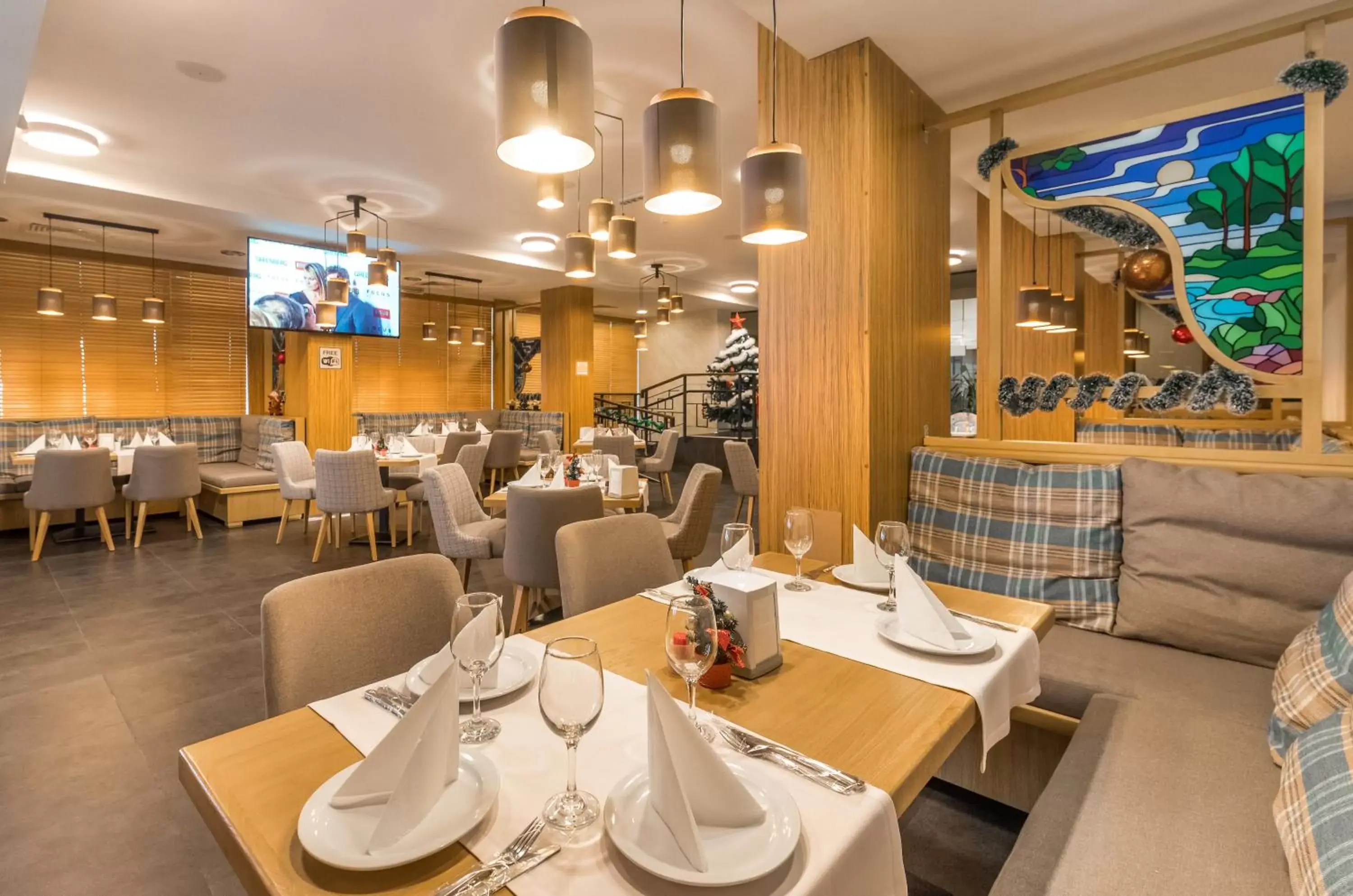 Restaurant/Places to Eat in St George Ski & Holiday