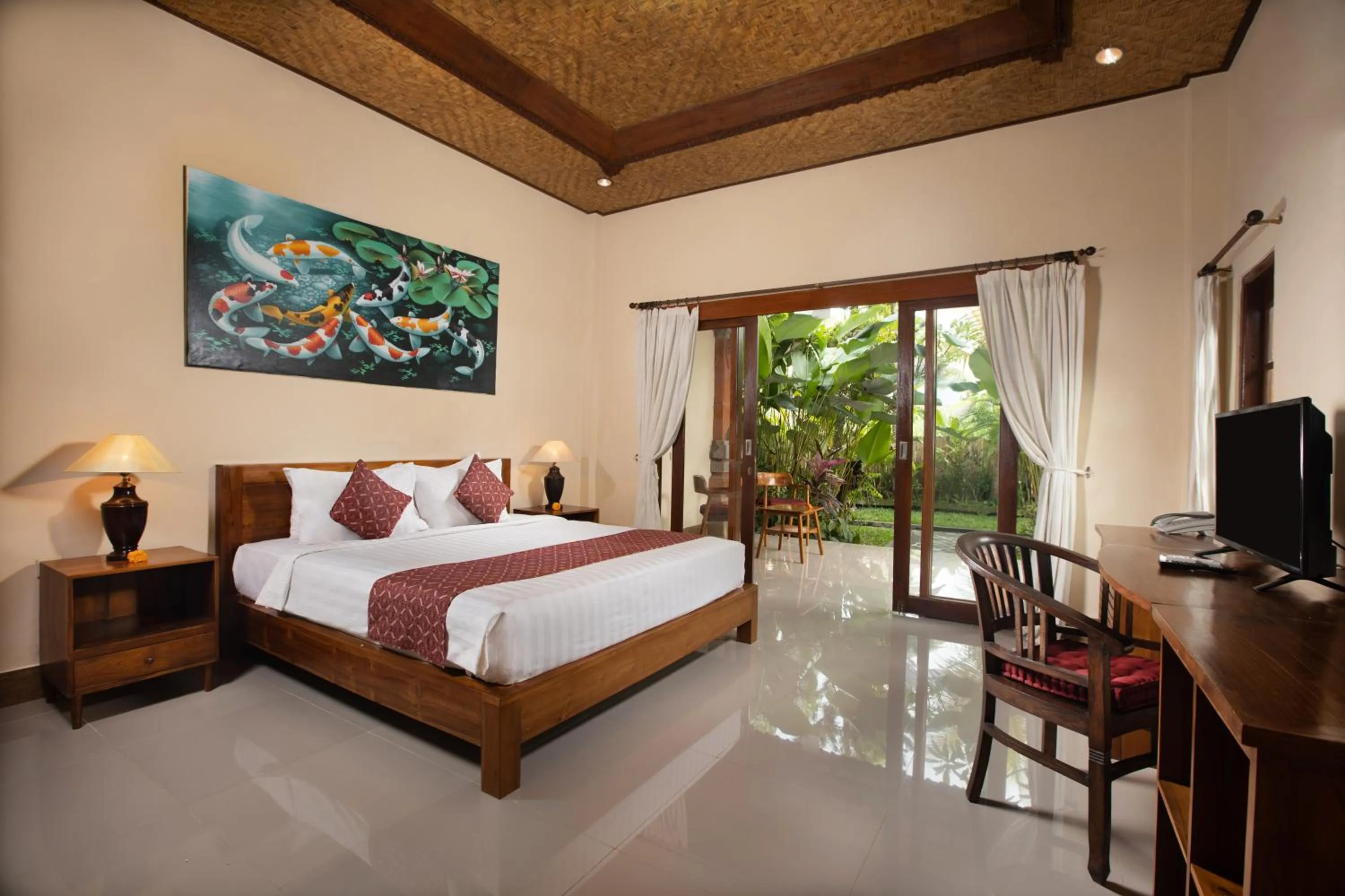 Photo of the whole room, Bed in Uma Sari Cottage by Mahaputra-CHSE Certified