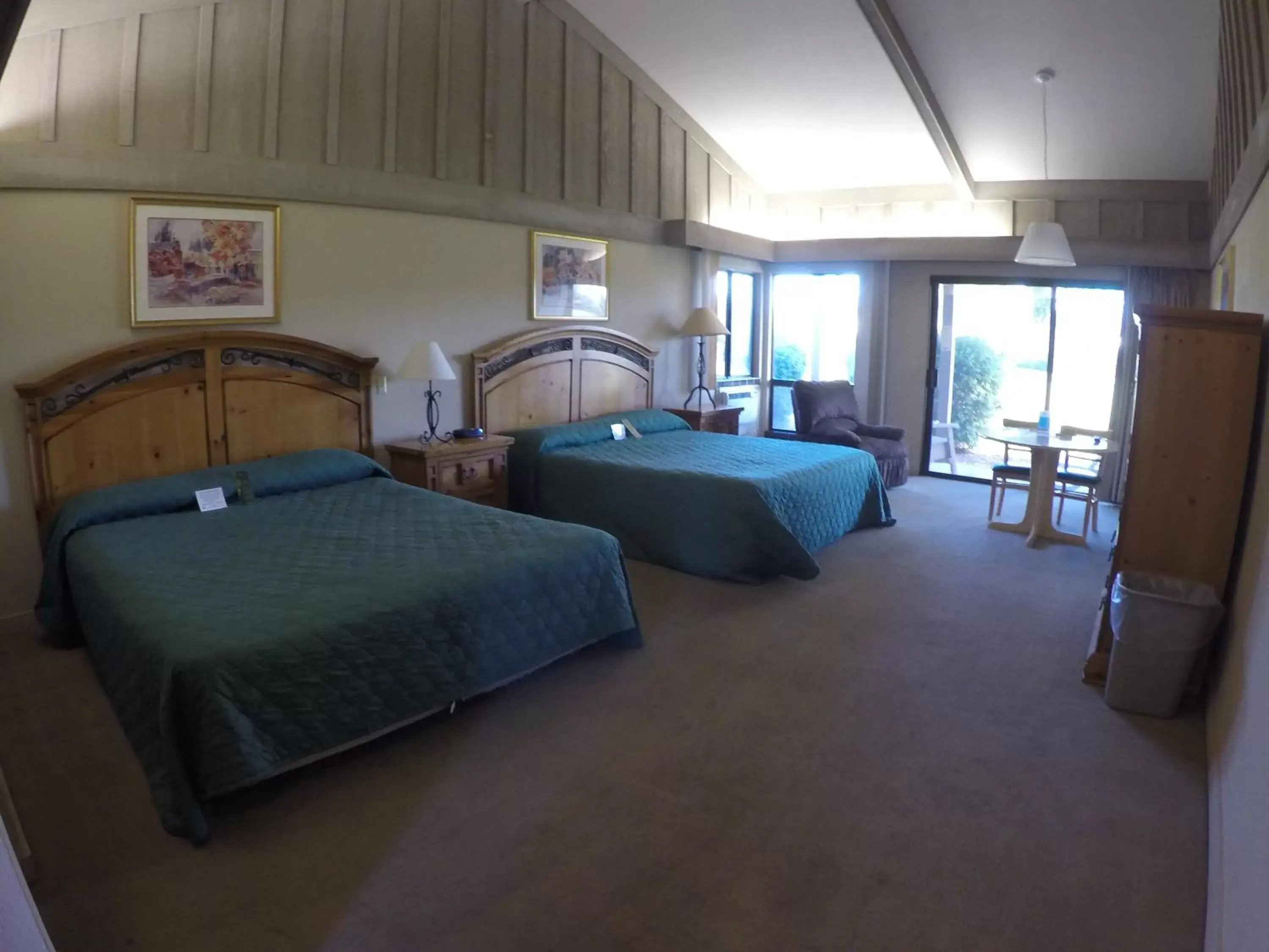 Photo of the whole room, Room Photo in Ridgemark Golf Club and Resort