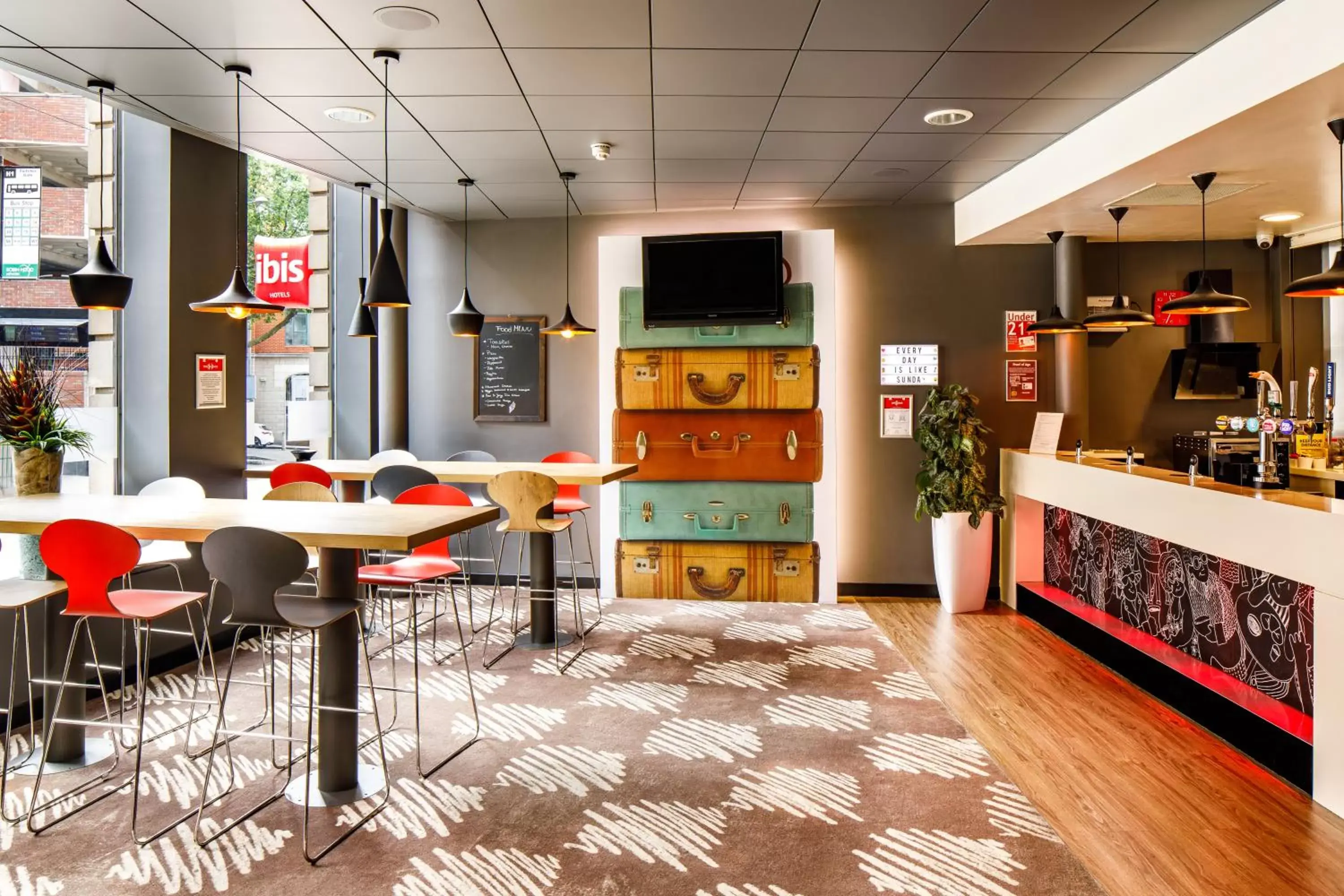 Lounge or bar in ibis Nottingham Centre