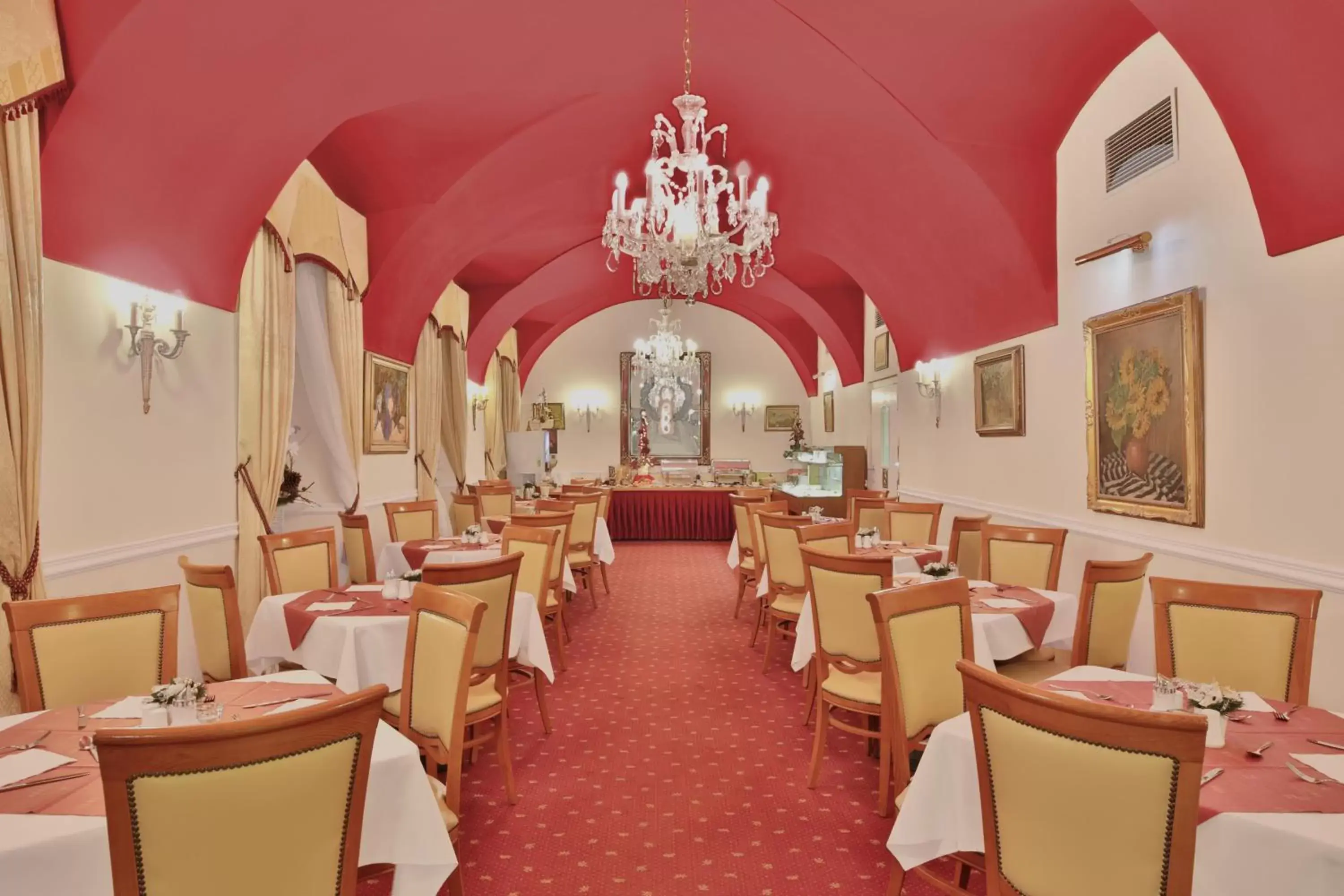 Restaurant/places to eat in Belvedere Wellness Hotel Restaurant/places to eat in Belvedere Wellness Hotel