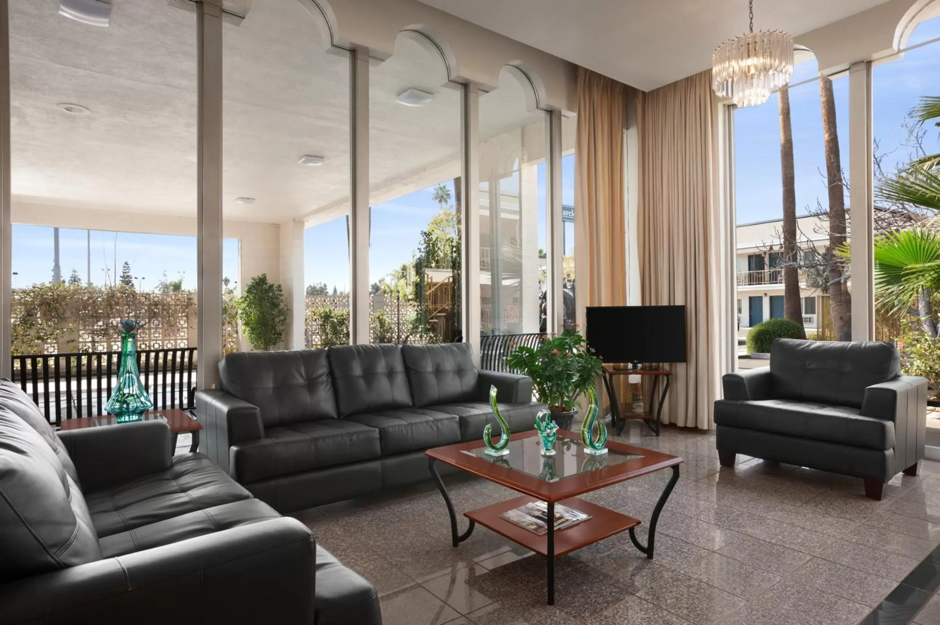 Living room in Travelodge by Wyndham Bakersfield Living room in Travelodge by Wyndham Bakersfield