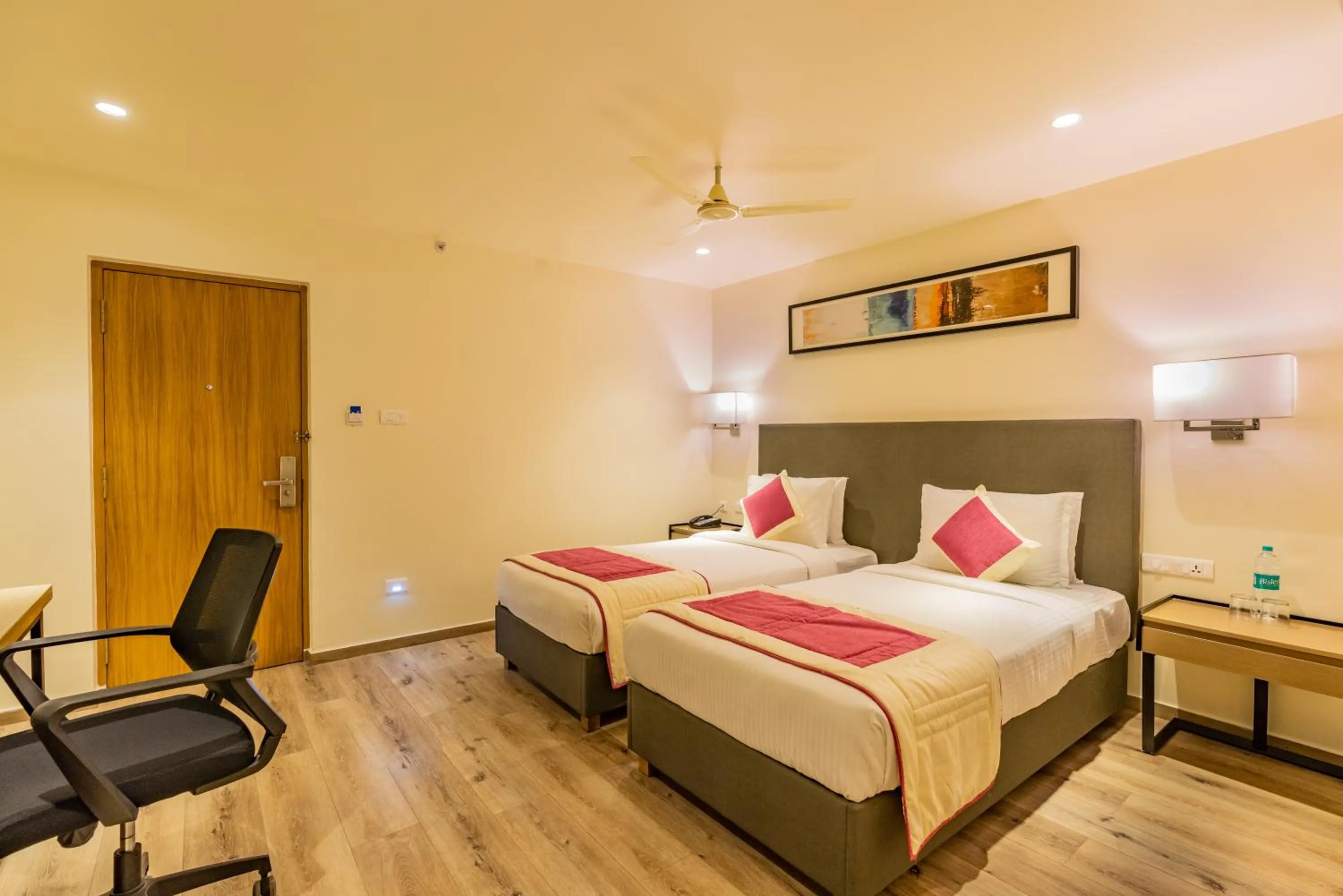 Photo of the whole room, Bed in Quality Inn Ramachandra
