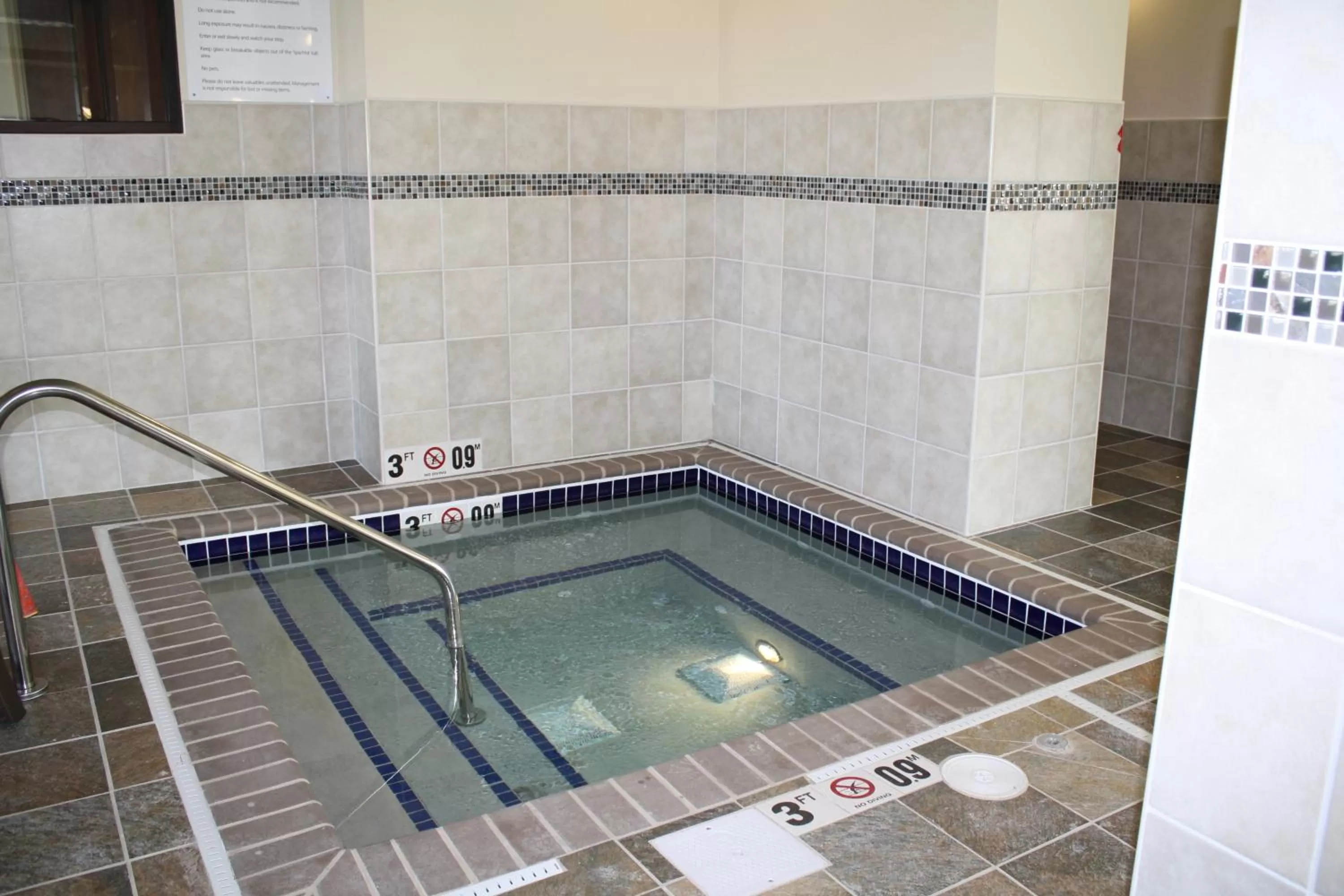 Swimming pool in Holiday Inn Express & Suites Sioux Falls Southwest by IHG