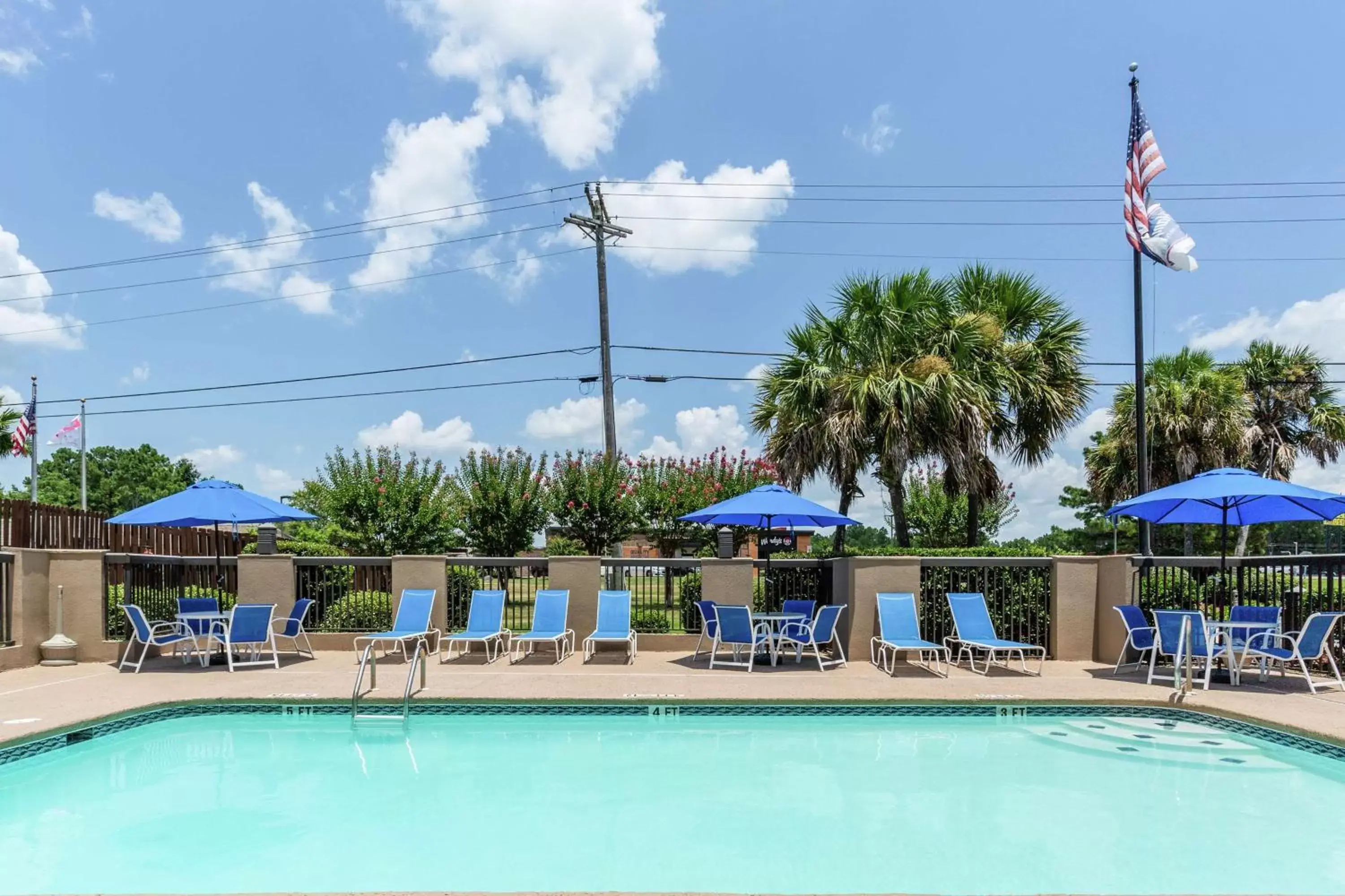 Pool view, Swimming Pool in Hampton Inn Biloxi-Ocean Springs