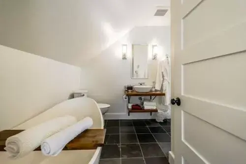 Bathroom in Woodbourne Inn