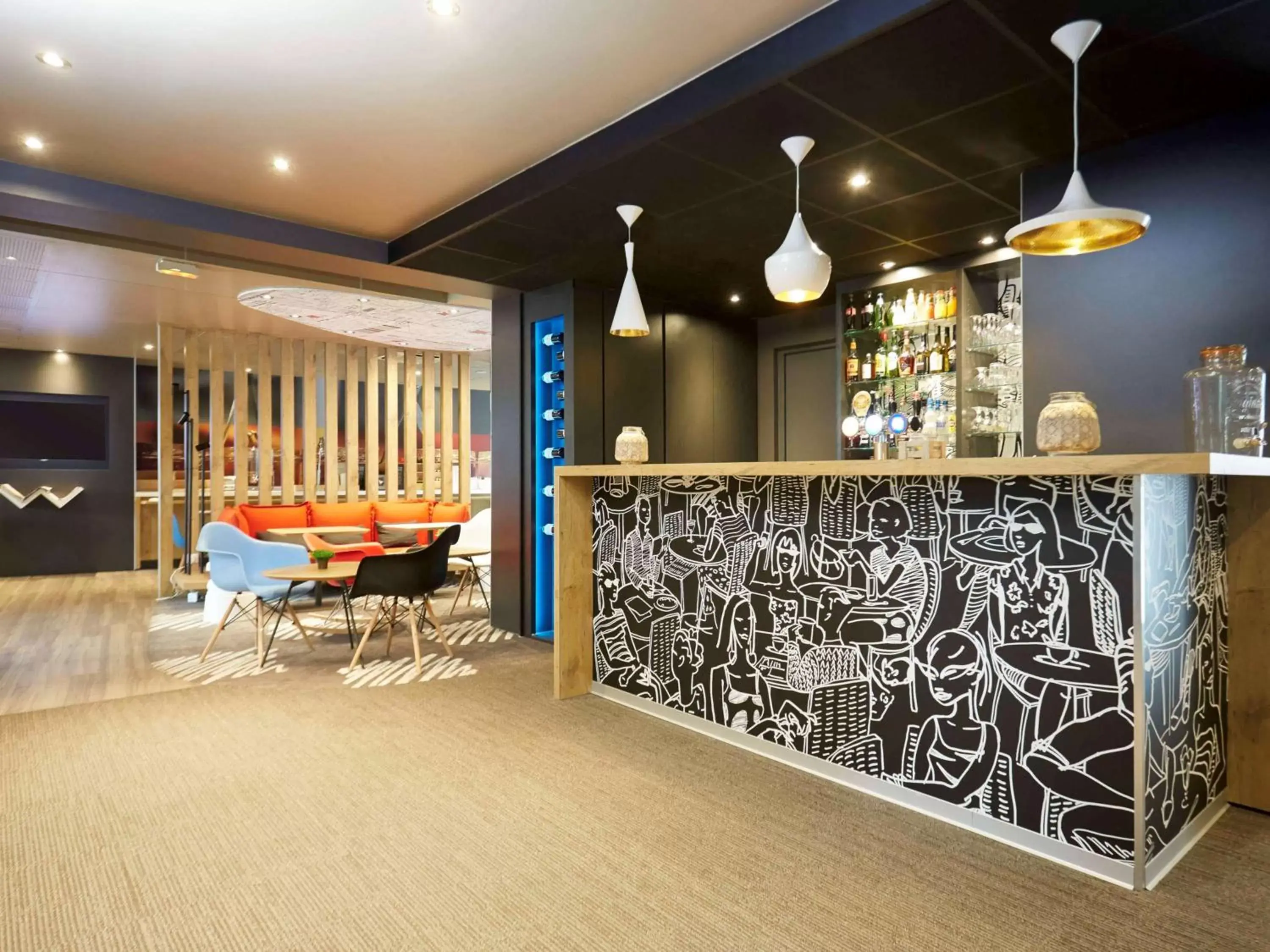 Lounge or bar in ibis Valenciennes